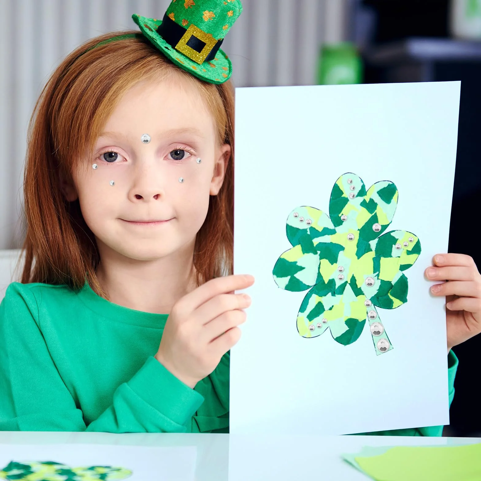 Ouligay 4 arkusze samoprzylepnych naklejek na twarz, cyrkonie na twarz, kamienie strasu dla kobiet, mini diamentowe klejnoty naklejki na nos, oczy, klejnoty twarzy, festiwal, Halloween, makijaż, 4