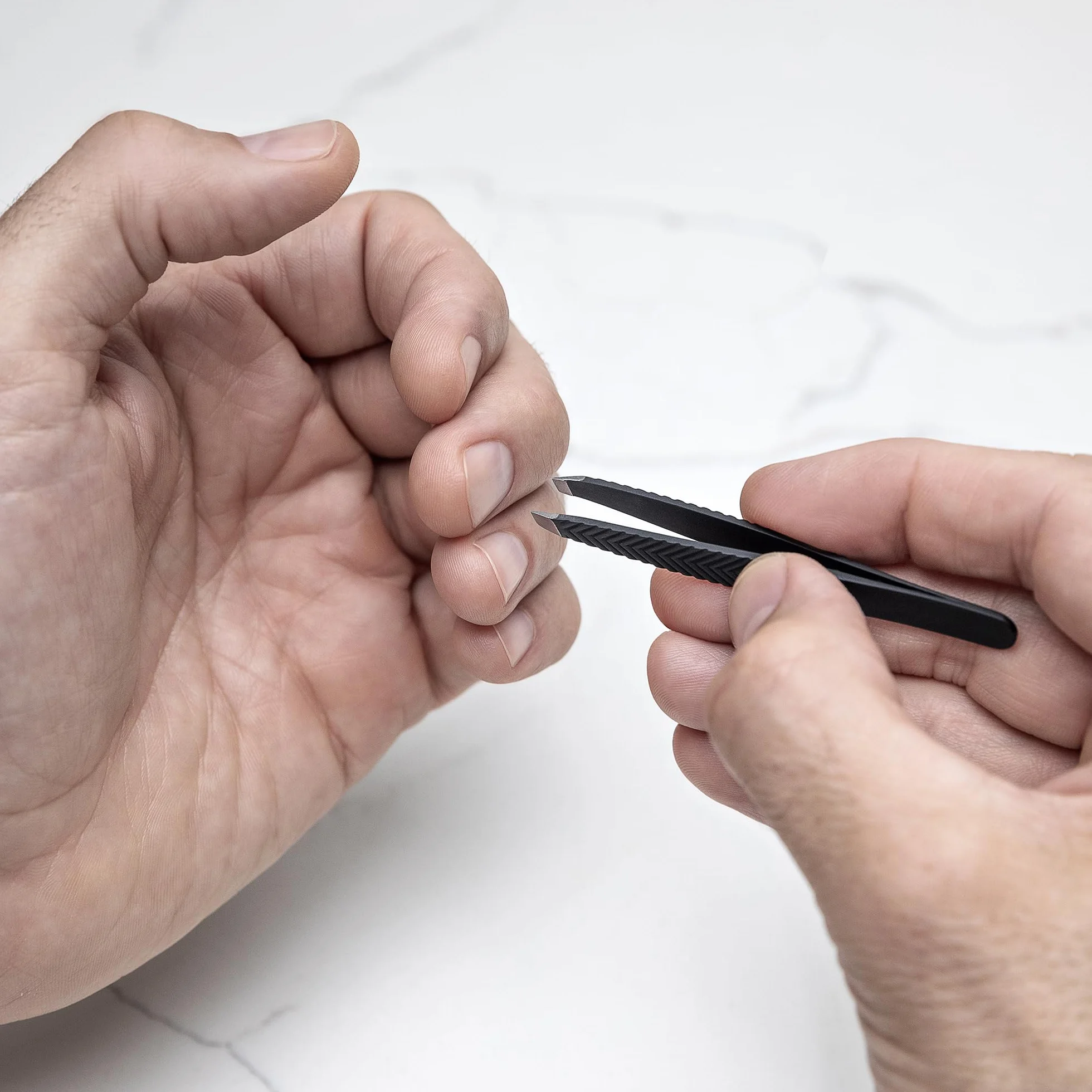 MANSCAPED® Shears 3.0, 5-częściowe męskie obcinacze do paznokci i paznokci ze stali nierdzewnej, pilnik do paznokci, pęseta ze skośnymi końcówkami, nożyczki do skórek, walizka podróżna