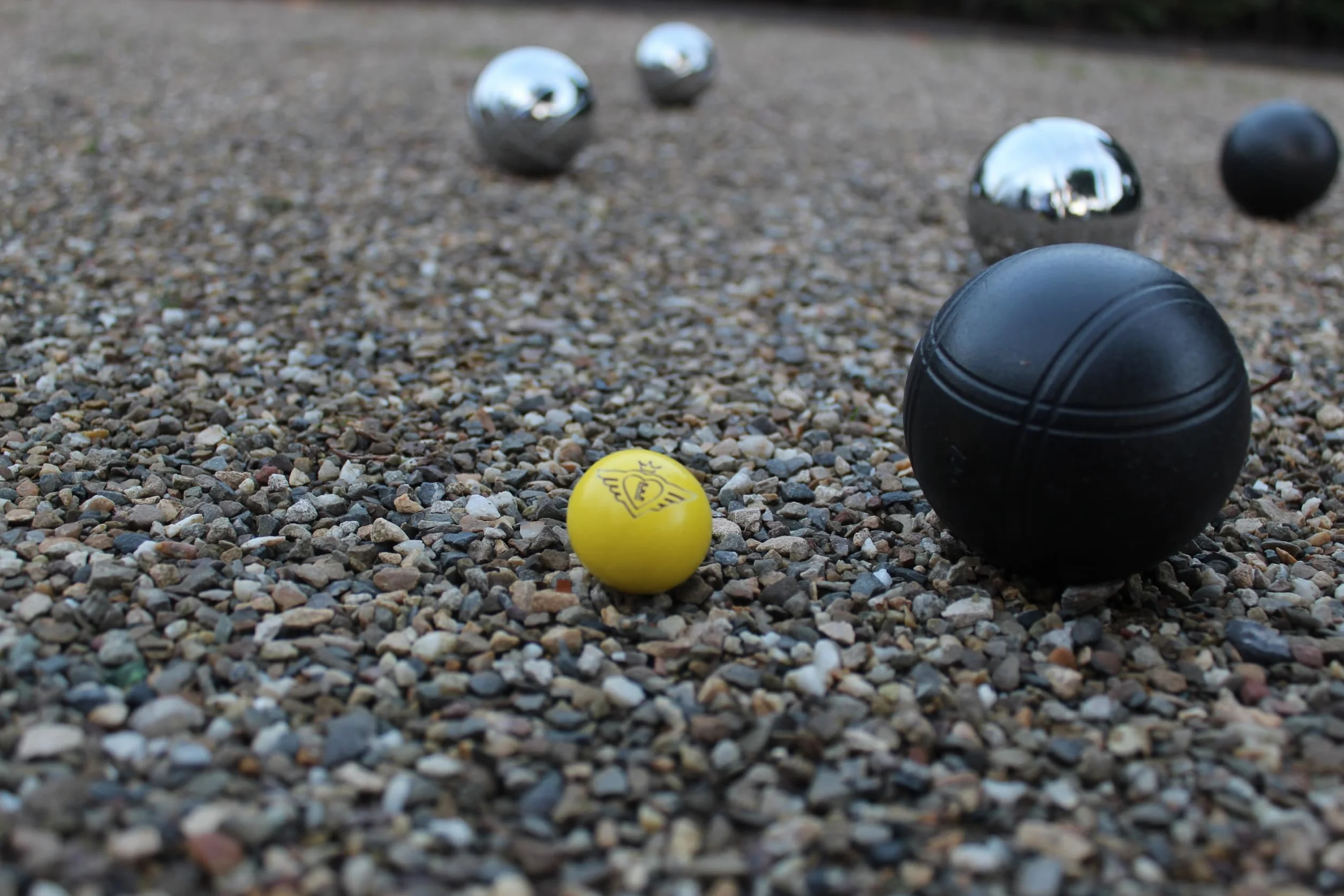 Kulka Docelowa Petanque Ø 30 mm – Oficjalny Standard Turniejowy – Drewniana Świnka do Gry w Bule – 6/12 / 24 Szt – Profesjonalne Akcesoria – Engelhart