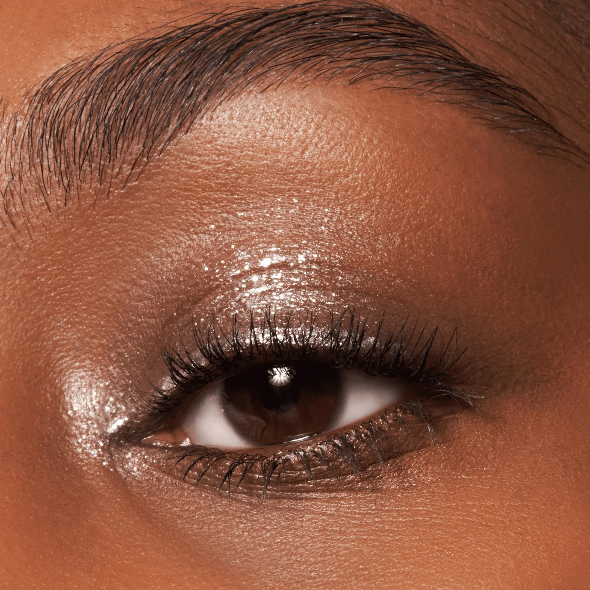 essence eyeliner w płynie eye sparkle! liquid liner, długotrwały, konturowanie, nie pozostawia smug, mieniący się, lśniący (4ml)