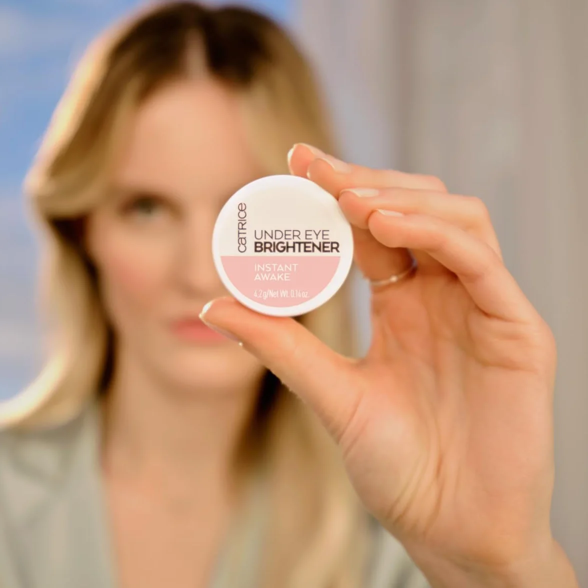 Catrice Rozświetlacz pod oczy, opieka, dostosowanie koloru, natychmiastowy wynik, naturalny, mieniący się (4.2g)