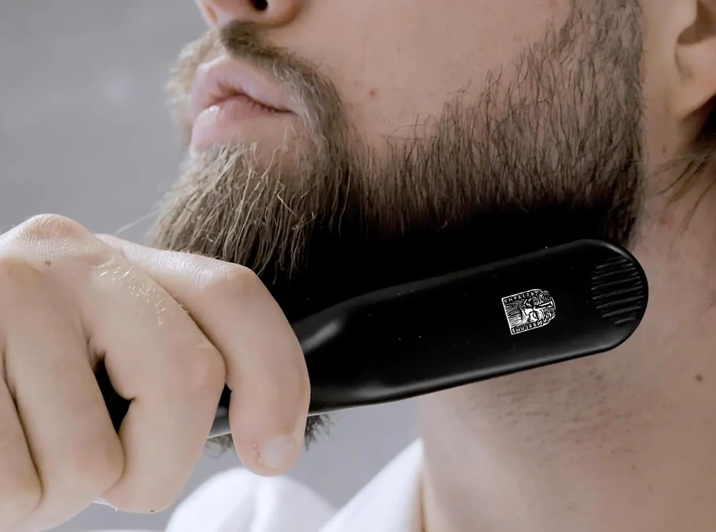 Odenson Beard Straightener Szczotka wygładzająca z drutem do brody, podgrzewany grzebień do pielęgnacji i stylizacji brody