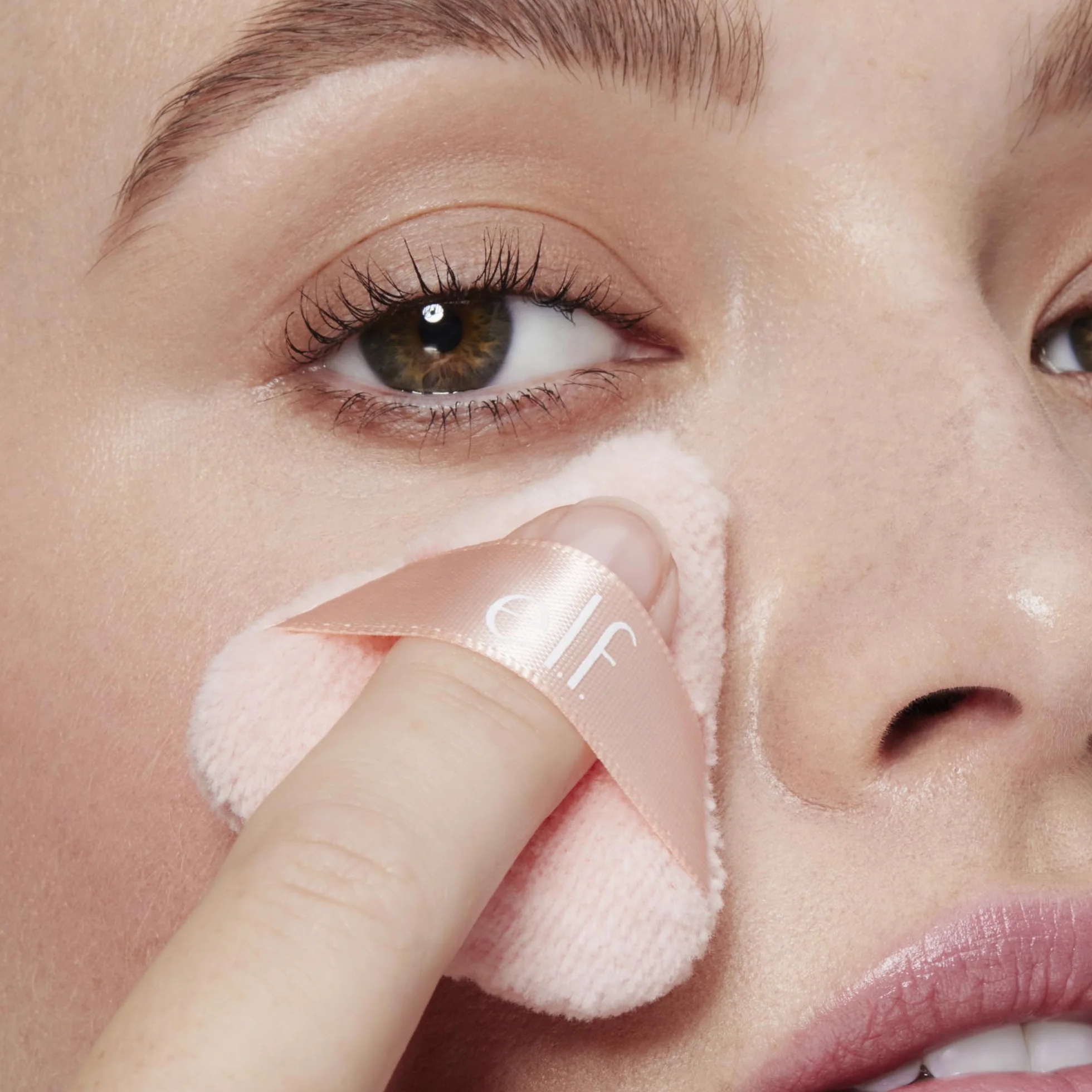 e.l.f. Halo Glow Pinkie Puffs mini puff do pudru sypkiego i prasowanego, zestaw 3 szt