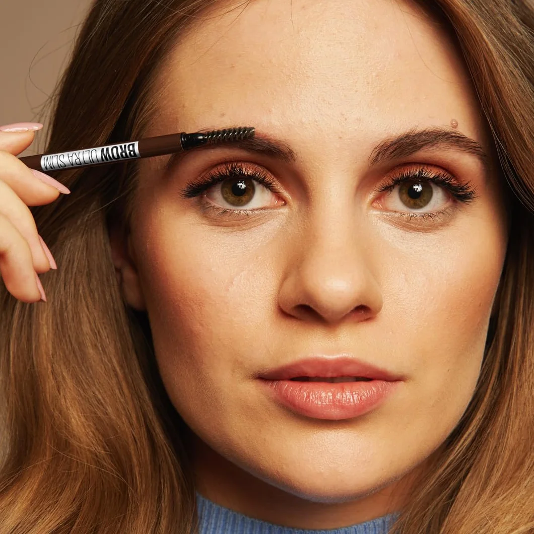 Maybelline New York Brow Ultra Slim kredka do stylizacji brwi precyzyjna końcówka 1,5 mm, kremowa, nadająca kształt, 06 Black Brown, 0,9 g