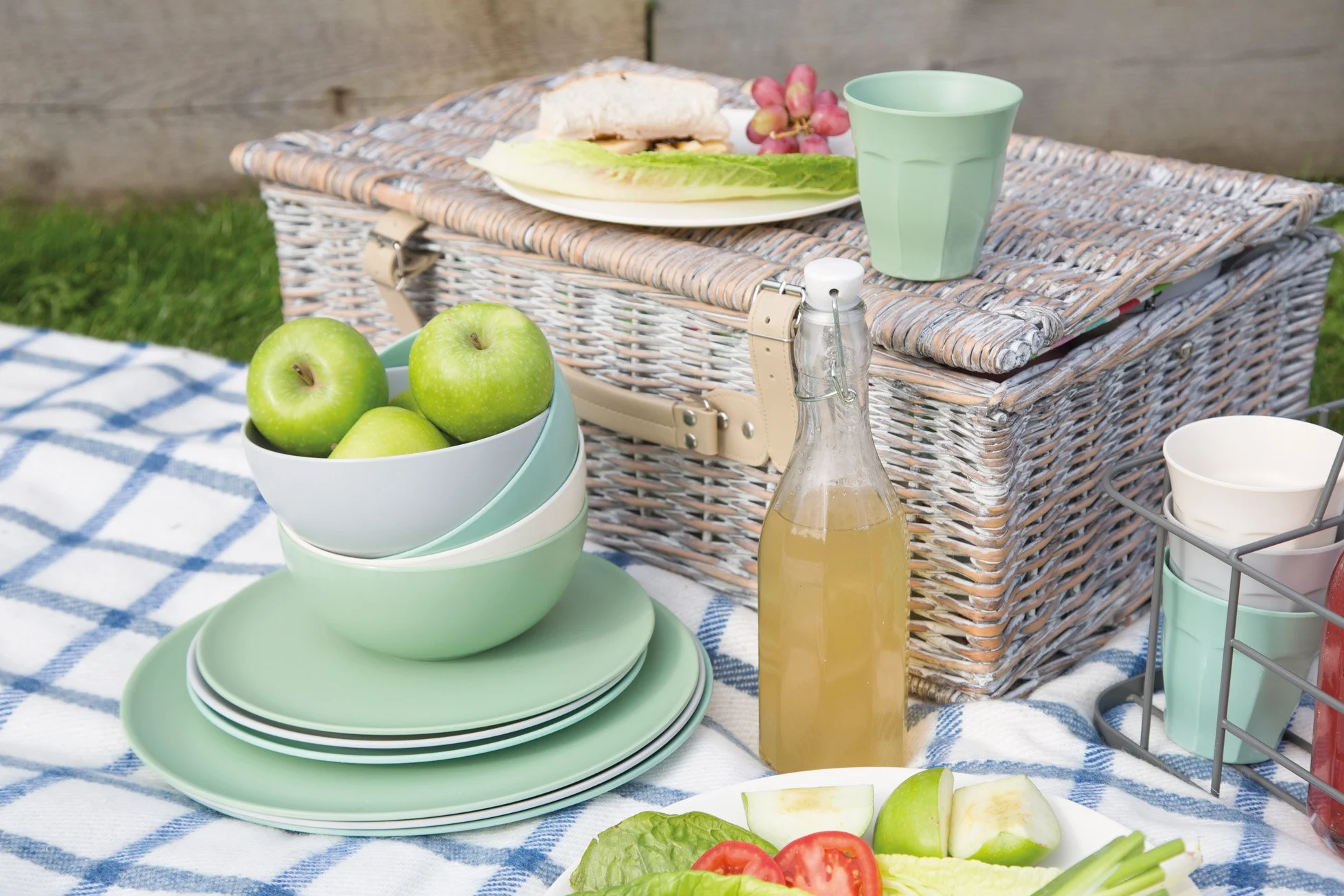 KitchenCraft Zestaw Talerzy Colourworks Classics, 23 cm, Melamina, 4 Sztuki – Wielokolorowe