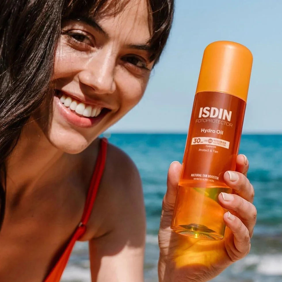 ISDIN Fotoprotector Hydro Oil LSF 30 (200 ml) | 2-fazowa ochrona przed światłem, która chroni skórę nie tylko przed słońcem, ale również wspomaga opalenie
