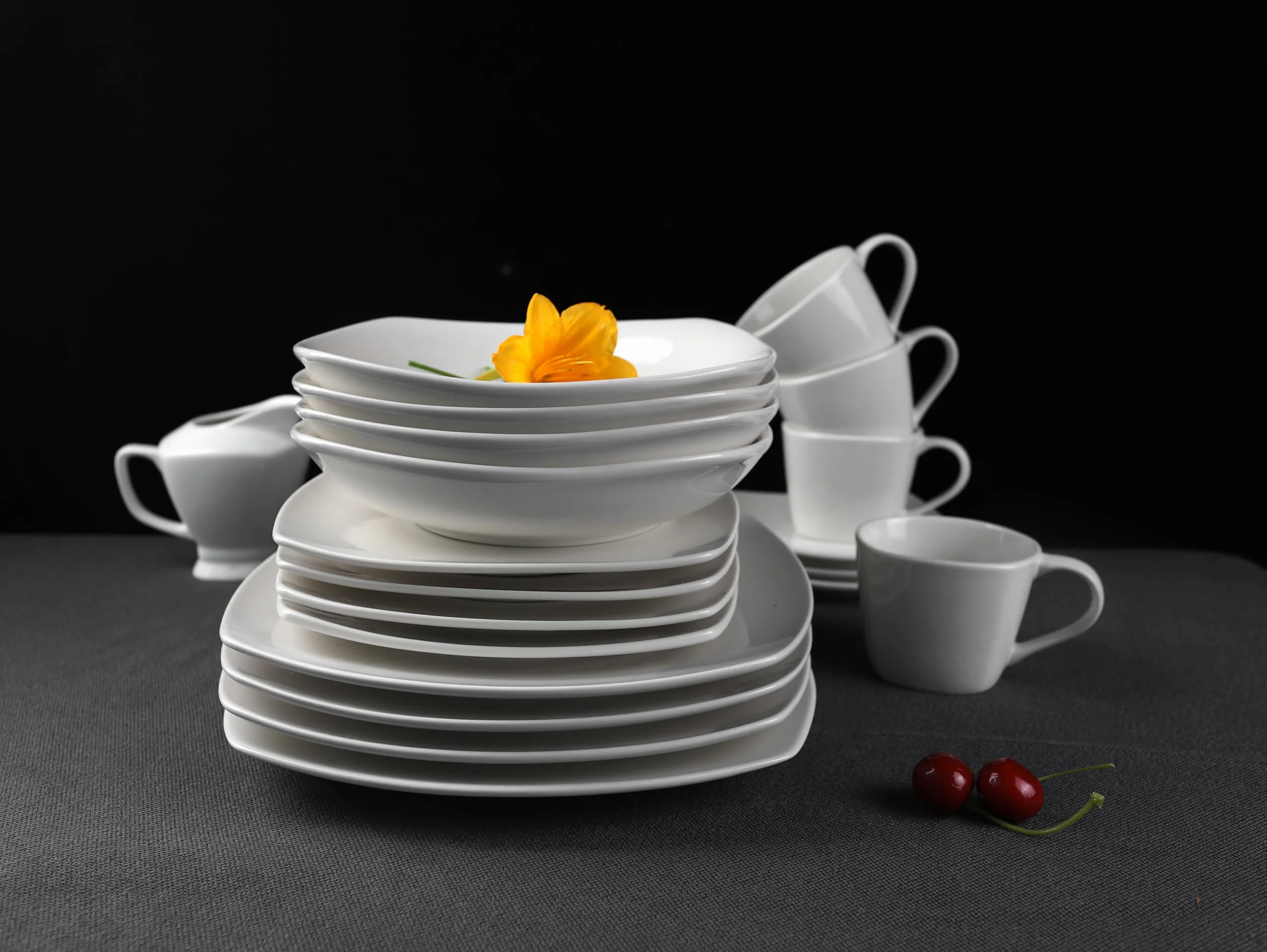 ECHTWERK 30-częściowy serwis kombi "Classic", nowoczesne wzornictwo, elegancki biały zestaw naczyń z porcelany z 6 talerzami obiadowymi, 6 x talerzykami dodatkowymi, 6 x talerz do zupy, 6 x filiżanka
