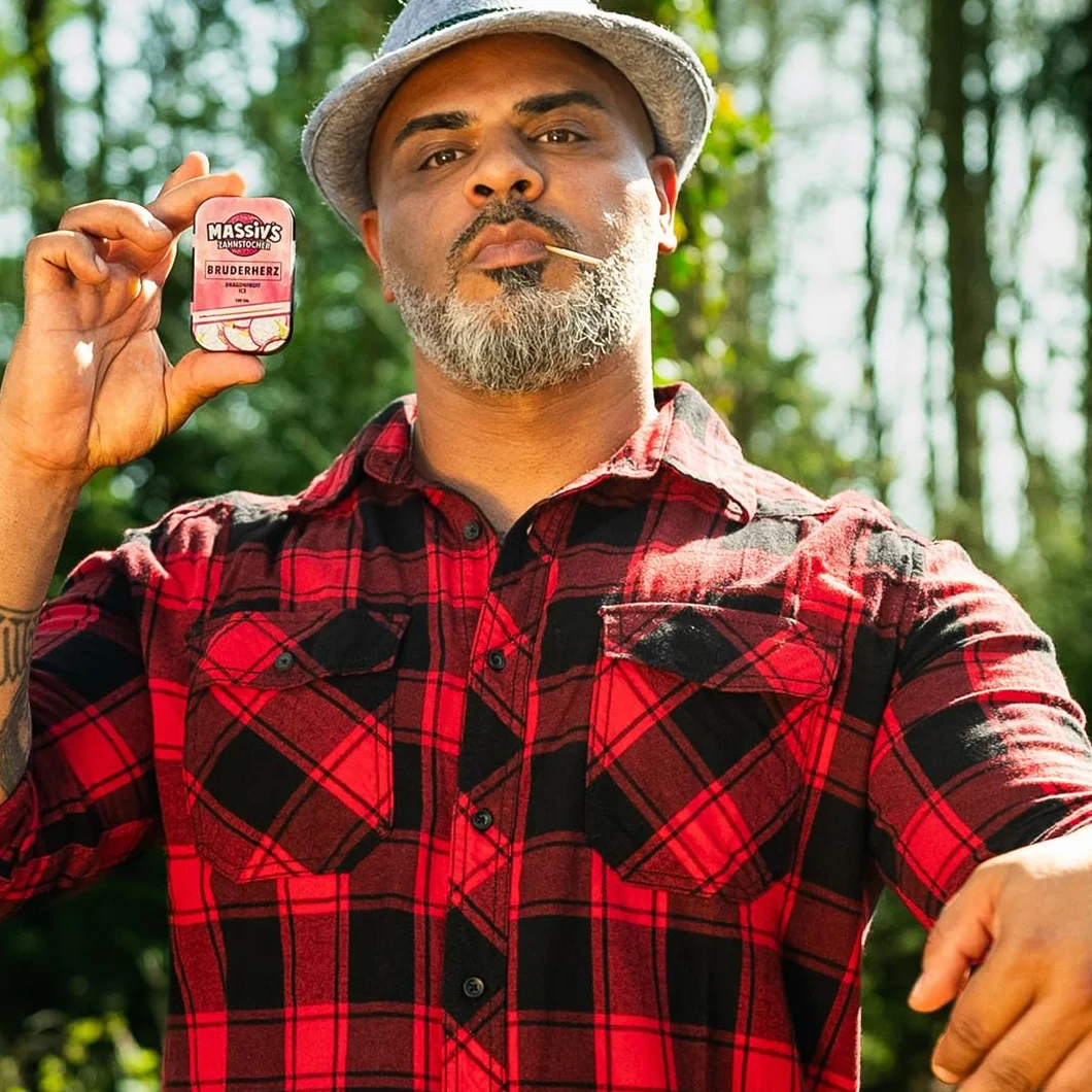 Massiv’s Toothpicks – Smakowe wykałaczki – BRUDERHERZ Dragonfruit Ice – 100 smakowych wykałaczek – Świeży oddech – Stylowa metalowa puszka – Wegańskie, bez cukru, bez kalorii