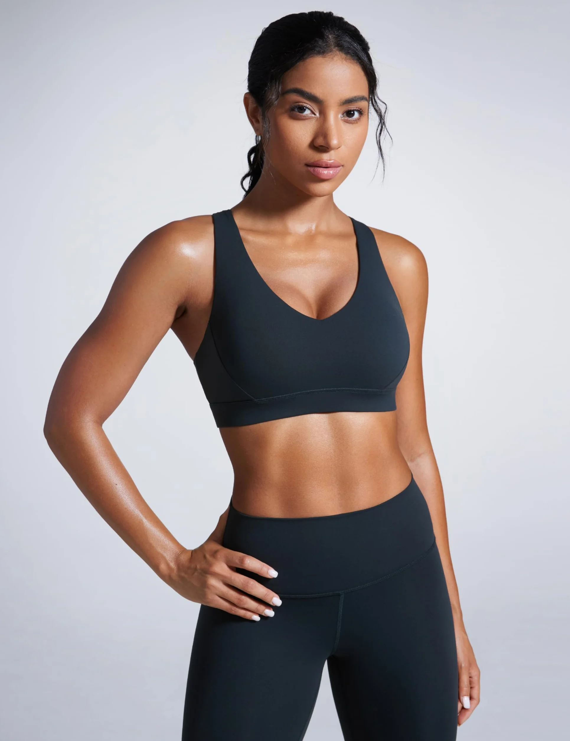 CRZ YOGA Biustonosz sportowy Butterbreeze Criss Cross Back dla kobiet – dekolt w serek regulowane ramiączka usztywniany bezprzewodowy krótki top treningowy
