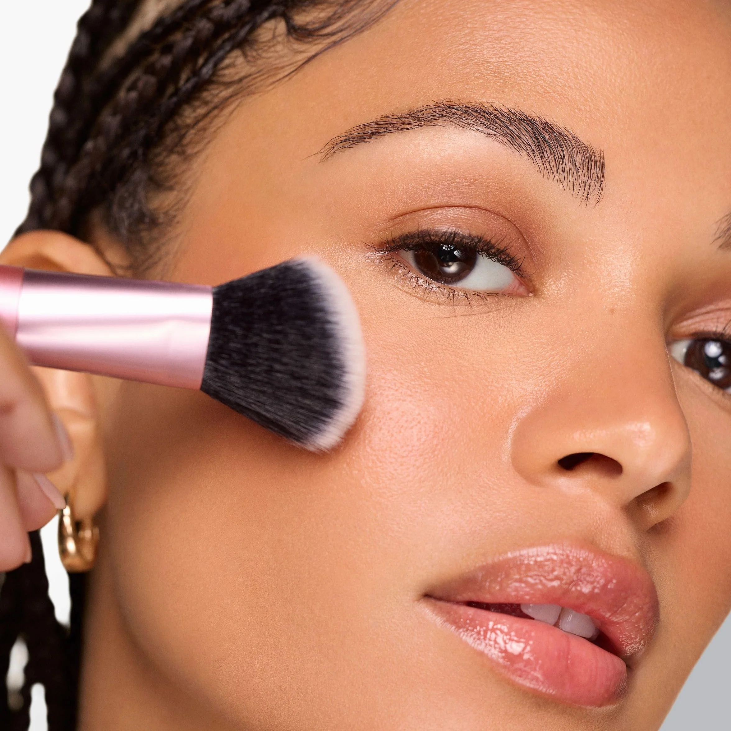 Real Techniques Ultimate Multi Tasker Brush, Dual-Ended Makeup Brush for Foundation, Blush Bronzer & Powder, Precision Sculpting & Blending, UltraPlush Bristles, Cruelty-Free, 1 Count