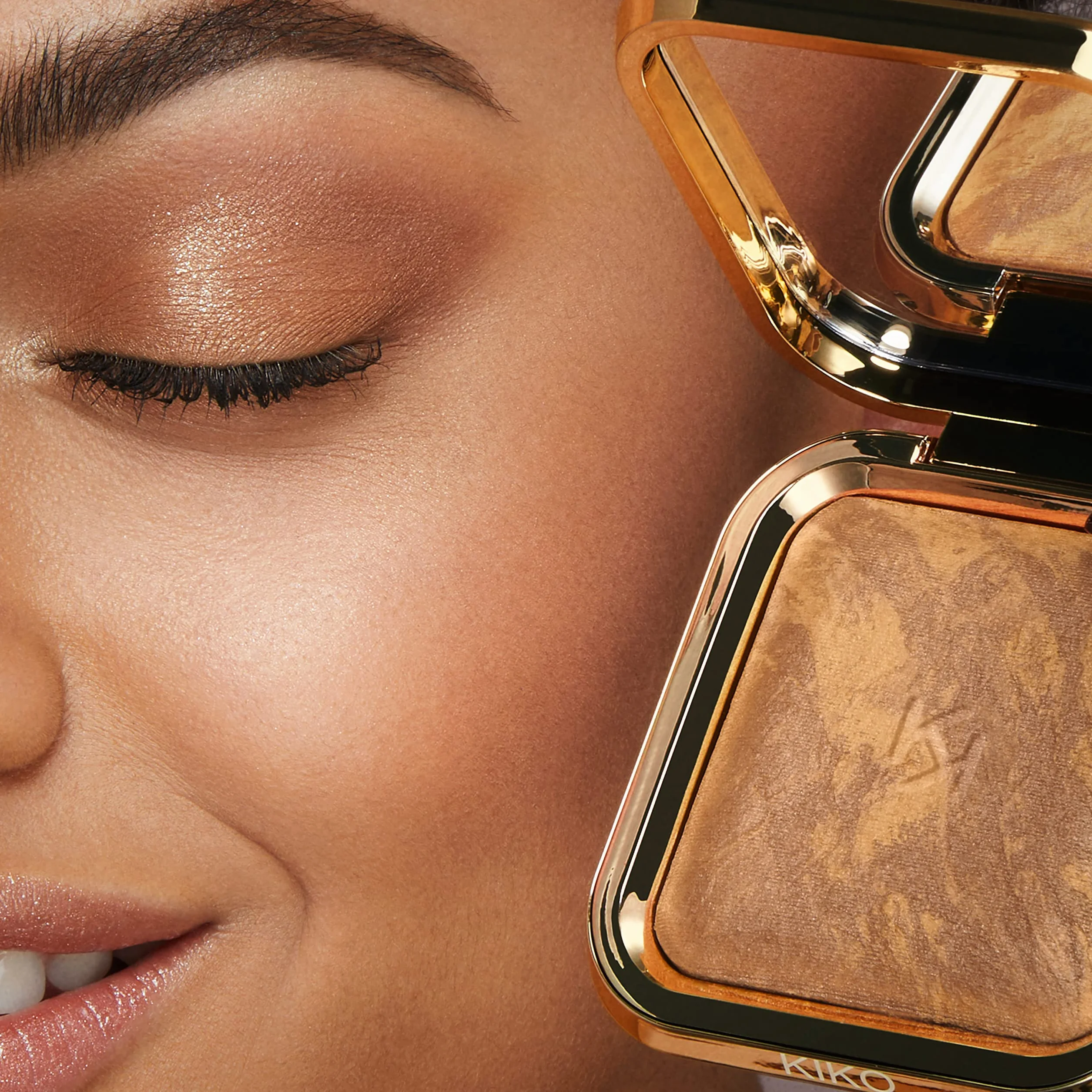 KIKO Milano Silky Glow Baked Bronzer 02 | Spiekany Puder Brązujący O Jedwabistej Teksturze