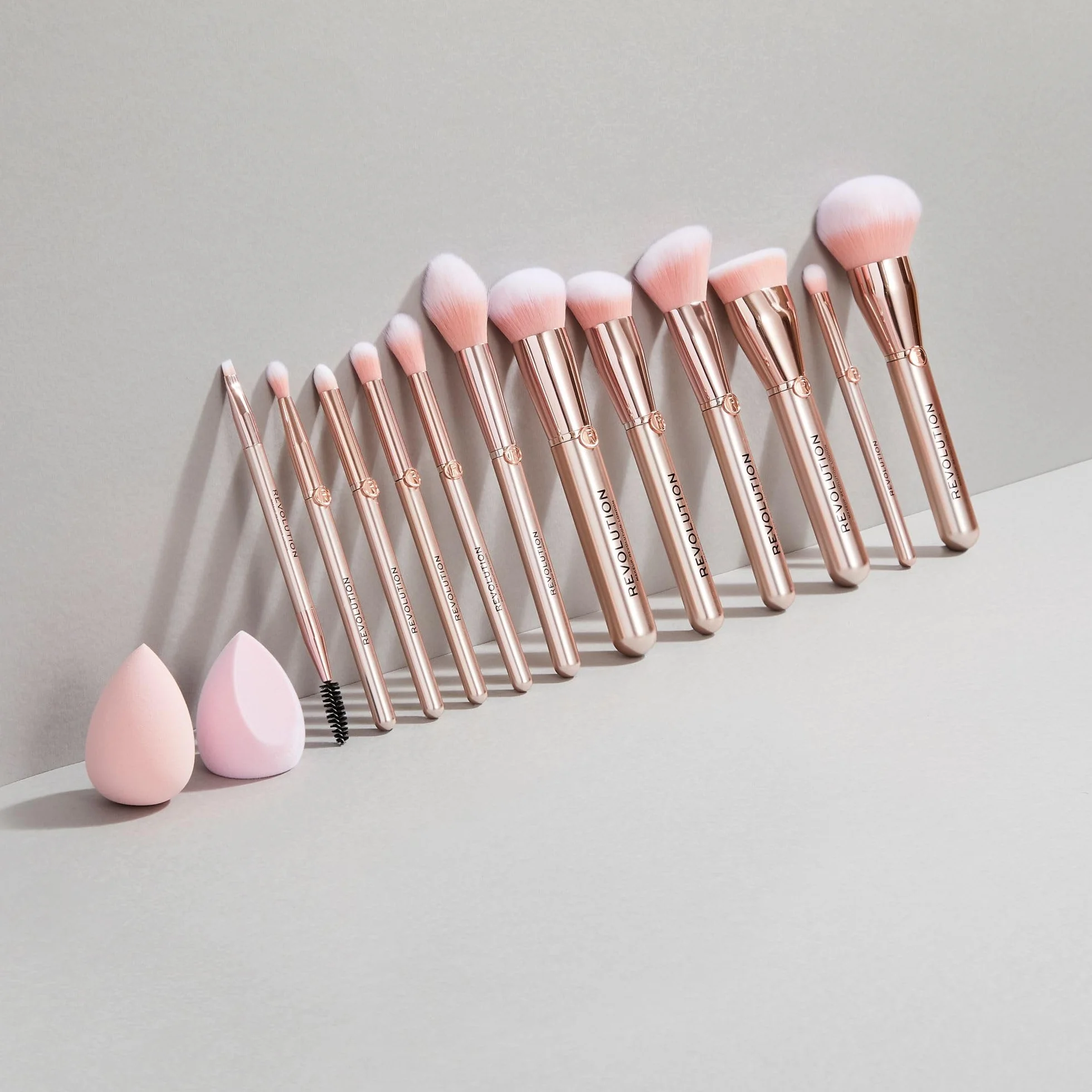 Revolution, Create Define & Fill Brow Brush (R1), aplikator do makijażu brwi, dwustronny z końcówką szpuli, wegański i wolny od okrucieństwa