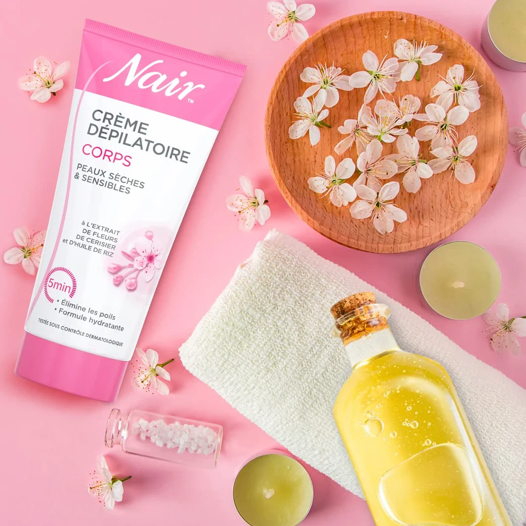 NAIR - Specjalny krem do depilacji do ciała suchej i wrażliwej, z ekstraktami z kwiatu wiśni i olejem ryżowym, formuła nawilżająca, tubka 200 ml i szpatułką
