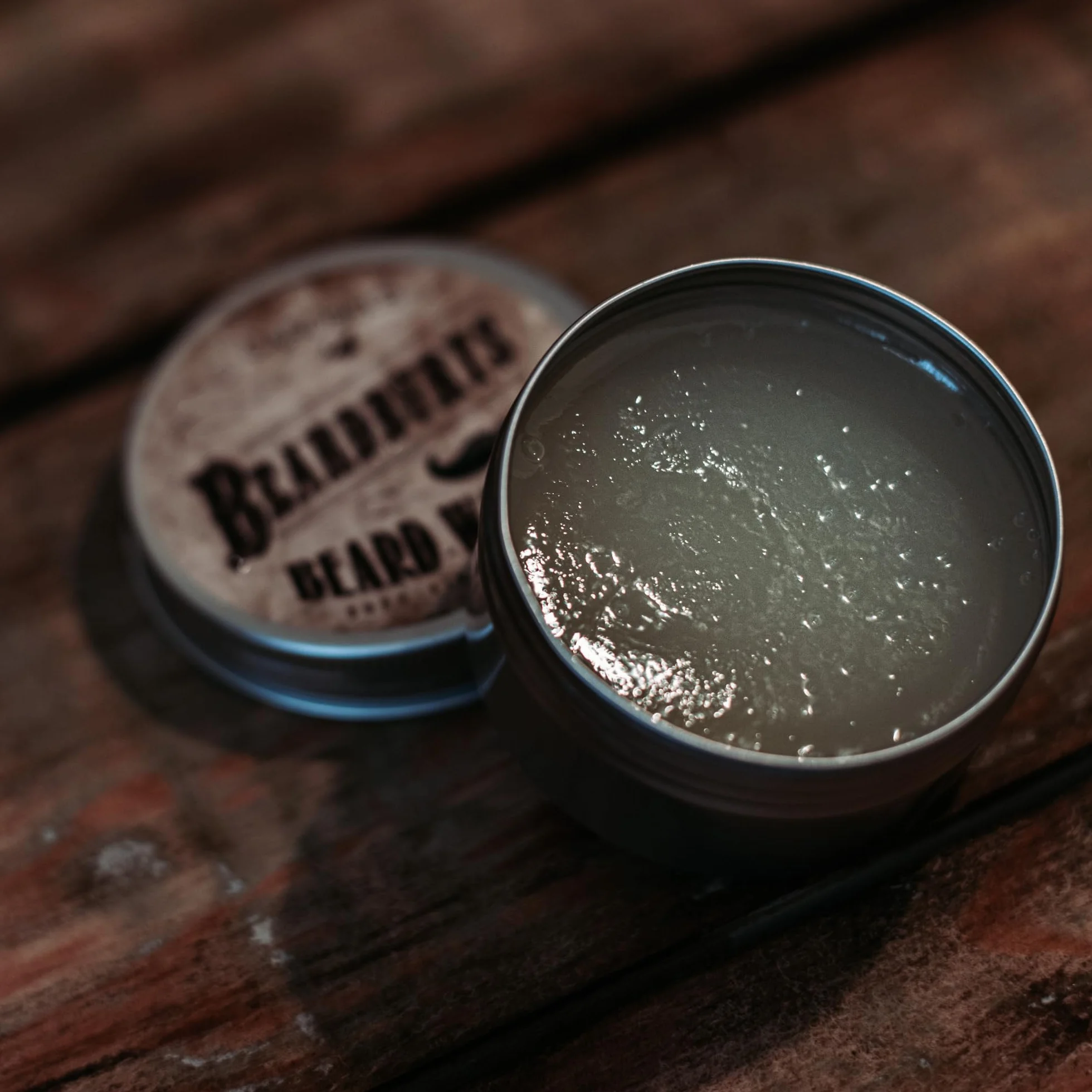 Beardburys Miękki wosk utrwalający do brody i wąsów Naturalne utrwalenie, lekka formuła, łatwa stylizacja, nie zawiera parabenów, odpowiedni do wszystkich rodzajów brody - 50g