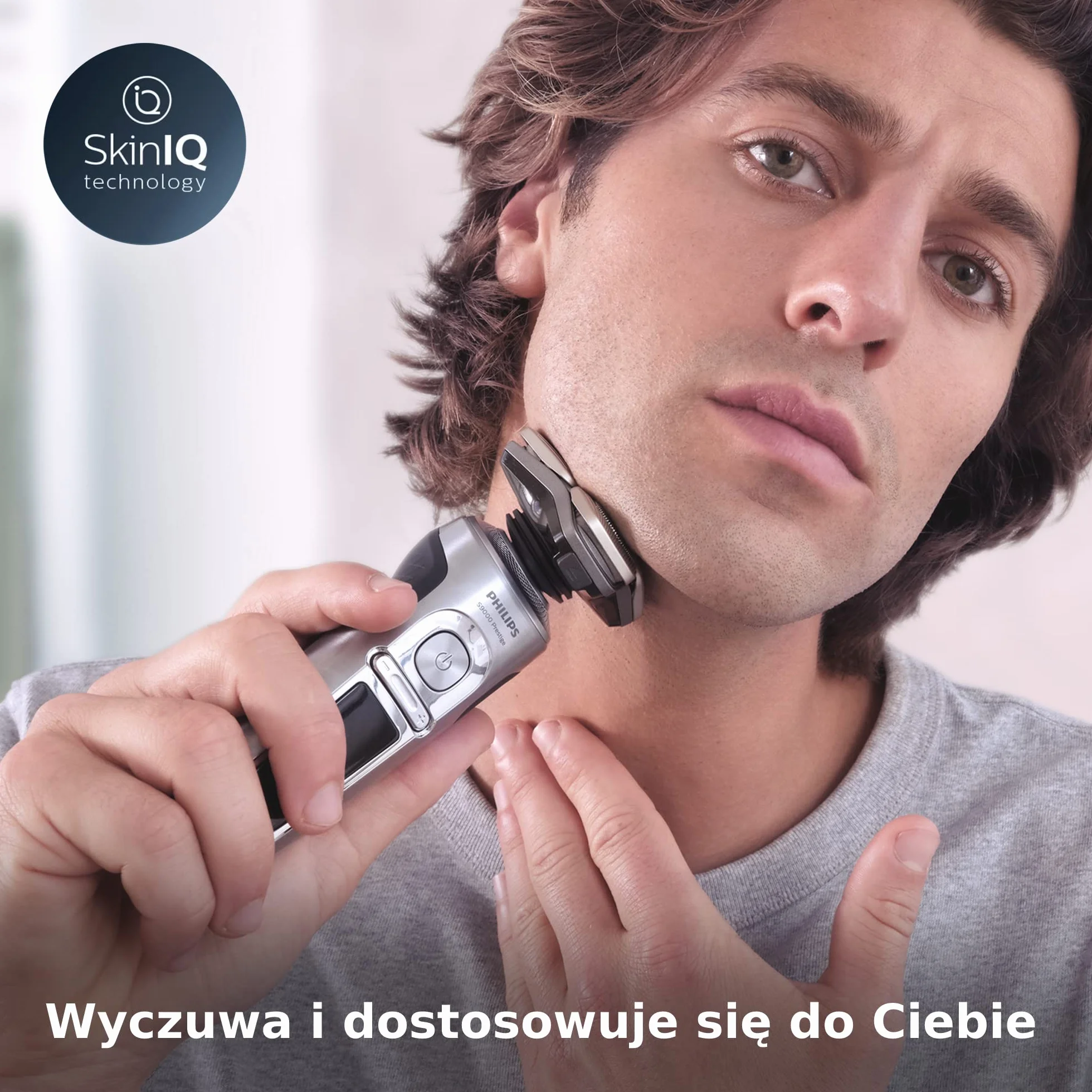 Golarka elektryczna Philips Series 9000 do golenia na mokro i sucho z technologią SkinIQ, podkładką ładującą, trymerem do nosa i brody, wkładem czyszczącym (Model SP9885/35)