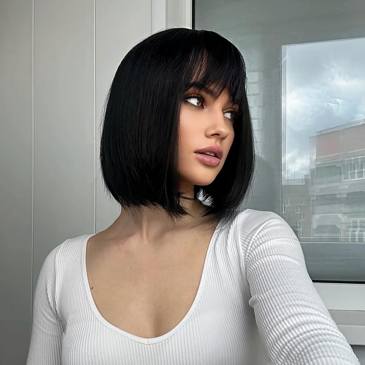 Sapphirewigs Czarne peruki bob dla kobiet z grzywką, krótka, naturalnie wyglądająca, 30 cm
