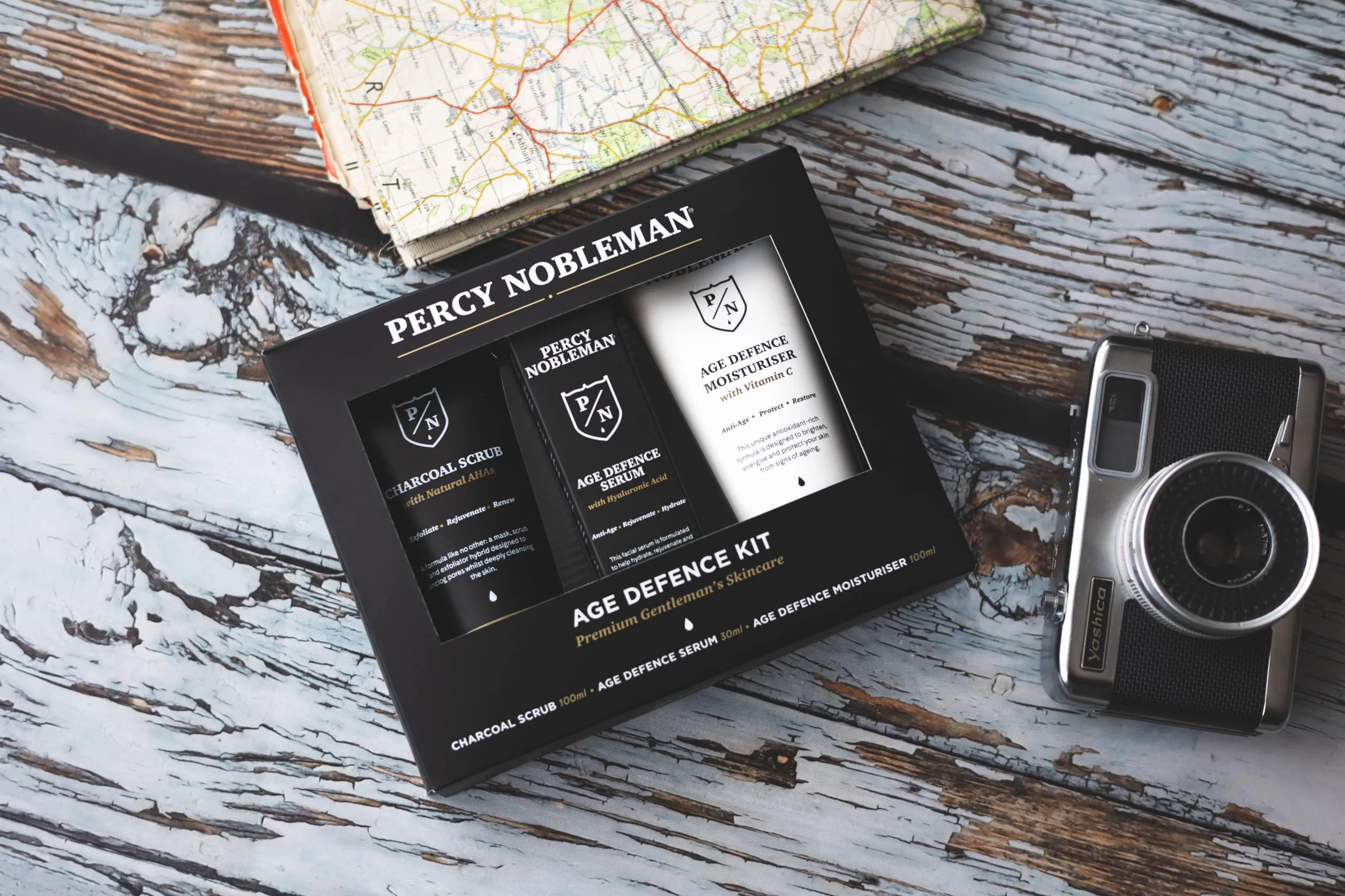 Percy Nobleman Age Defence Kit, zestaw do pielęgnacji skóry dla mężczyzn z węglem drzewnym peeling do twarzy (naturalny AHA), ultranawilżające serum do twarzy (z kwasem hialuronowym) i kremem