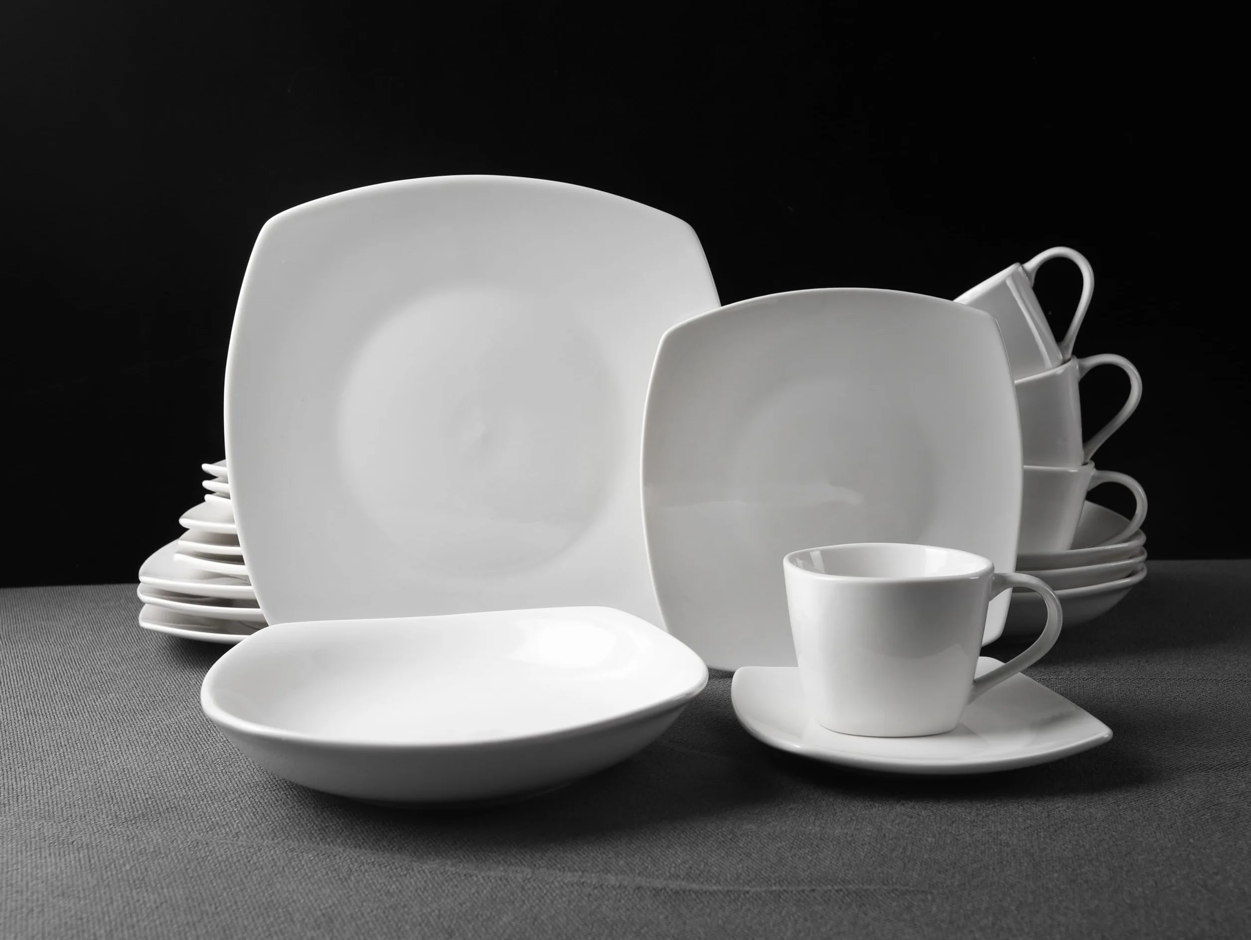 ECHTWERK 30-częściowy serwis kombi "Classic", nowoczesne wzornictwo, elegancki biały zestaw naczyń z porcelany z 6 talerzami obiadowymi, 6 x talerzykami dodatkowymi, 6 x talerz do zupy, 6 x filiżanka