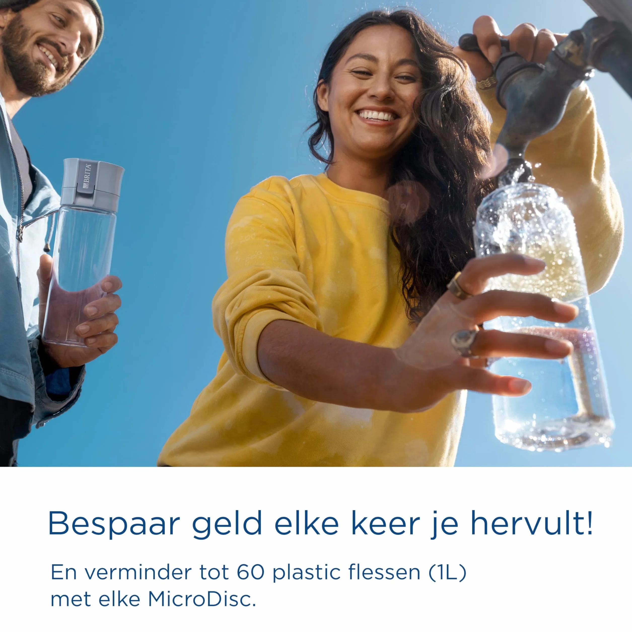 BRITA Butelka z filtrem do wody Model Vital jasnoniebieska (600 ml) wraz z 2 filtrami MicroDisc – praktyczna butelka na napoje z filtrem do wody w podróży, filtruje chlor i bakterie podczas