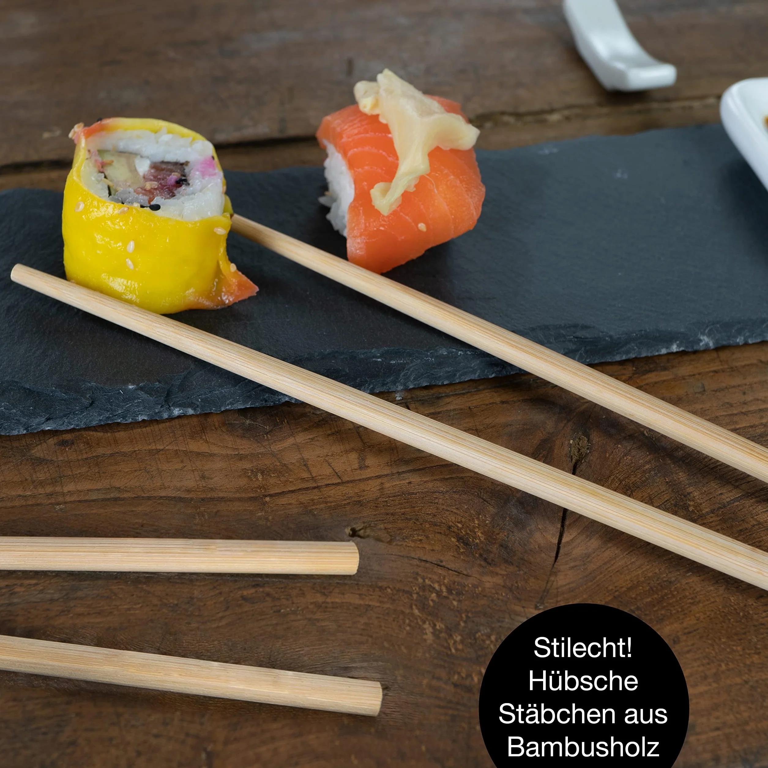 Moritz & Moritz. 22-częściowy zestaw do serwowania sushi dla 4 osób – 4 talerze do sushi, 1 talerz do serwowania, 4 miseczki do sosów, 8 pałeczek.
