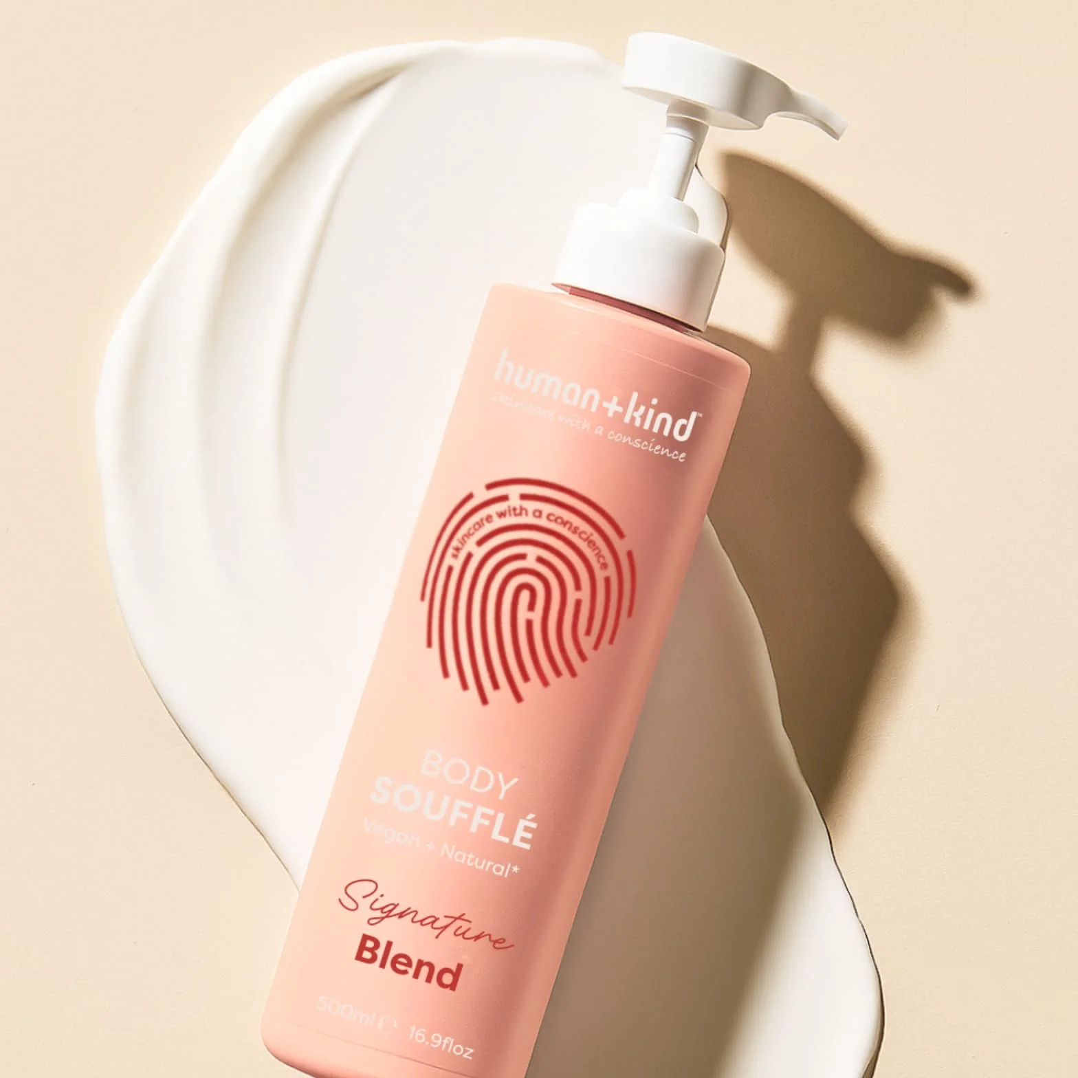 Human+Kind - Body Souffle - Lecht Schlagsahne-Feuchtigkeitscreme schnell ein - idealny do trockene oder zu ekzemen tendencyjnych Haut - natürliche, vegan Hautpflege - Flasche o pojemności 500 ml.