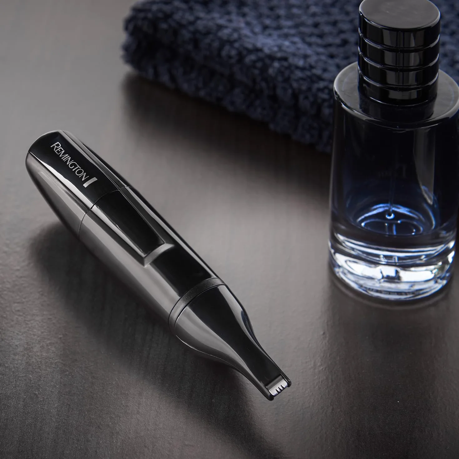 Remington trymer do nosa i uszu, stalowe ostrza Advanced Steel, trymer liniowy, możliwość mycia pod bieżącą wodą, na baterię 1x AAA, czarny, Hygiene Clipper Smart NE3150