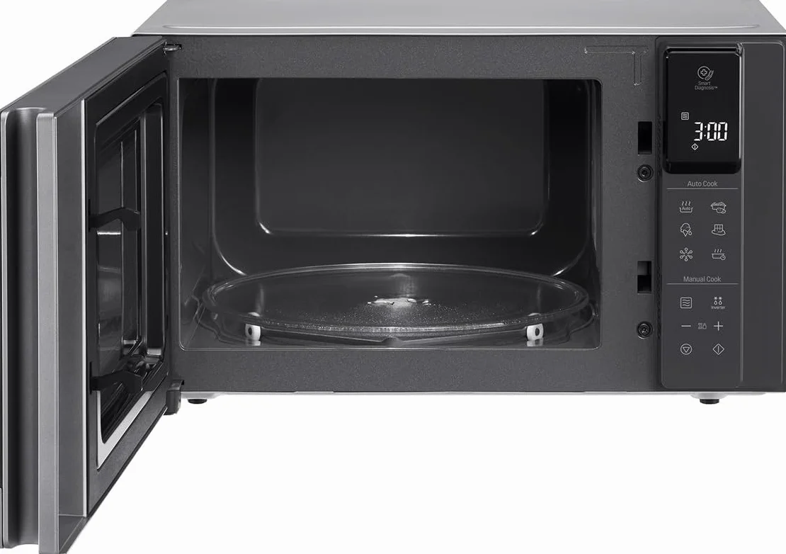 LG MS2595CIS kuchenka mikrofalowa z technologią Smart Inverter, pojemność 25 l, 1000 W, automatyczne programy, regulowane poziomy mocy i funkcja EasyClean, srebrna