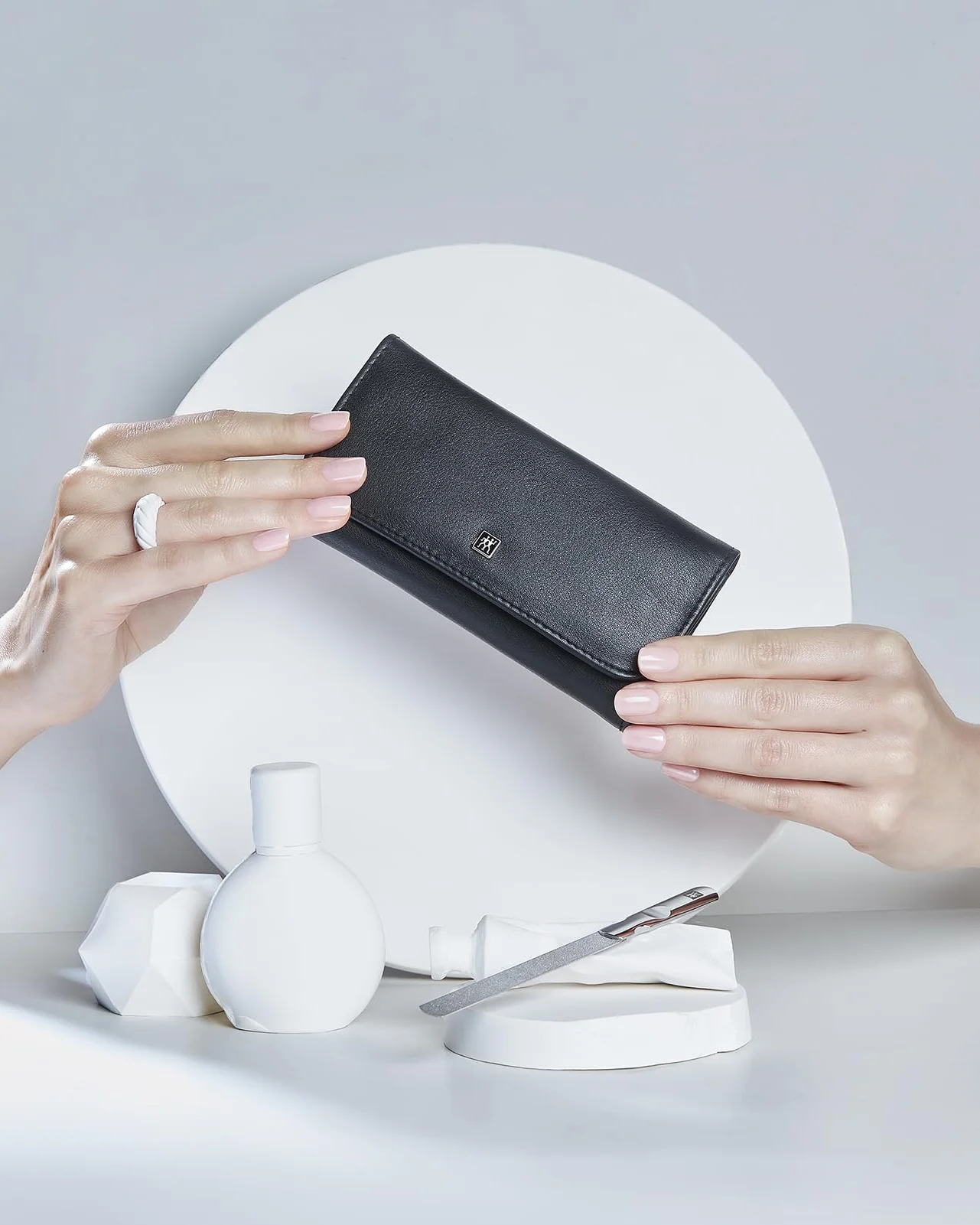 ZWILLING Zestaw do manicure (5 części, do pielęgnacji paznokci i pedicure, etui z prawdziwej skóry z nożyczkami do paznokci i skórek), polerowana stal nierdzewna, czarny