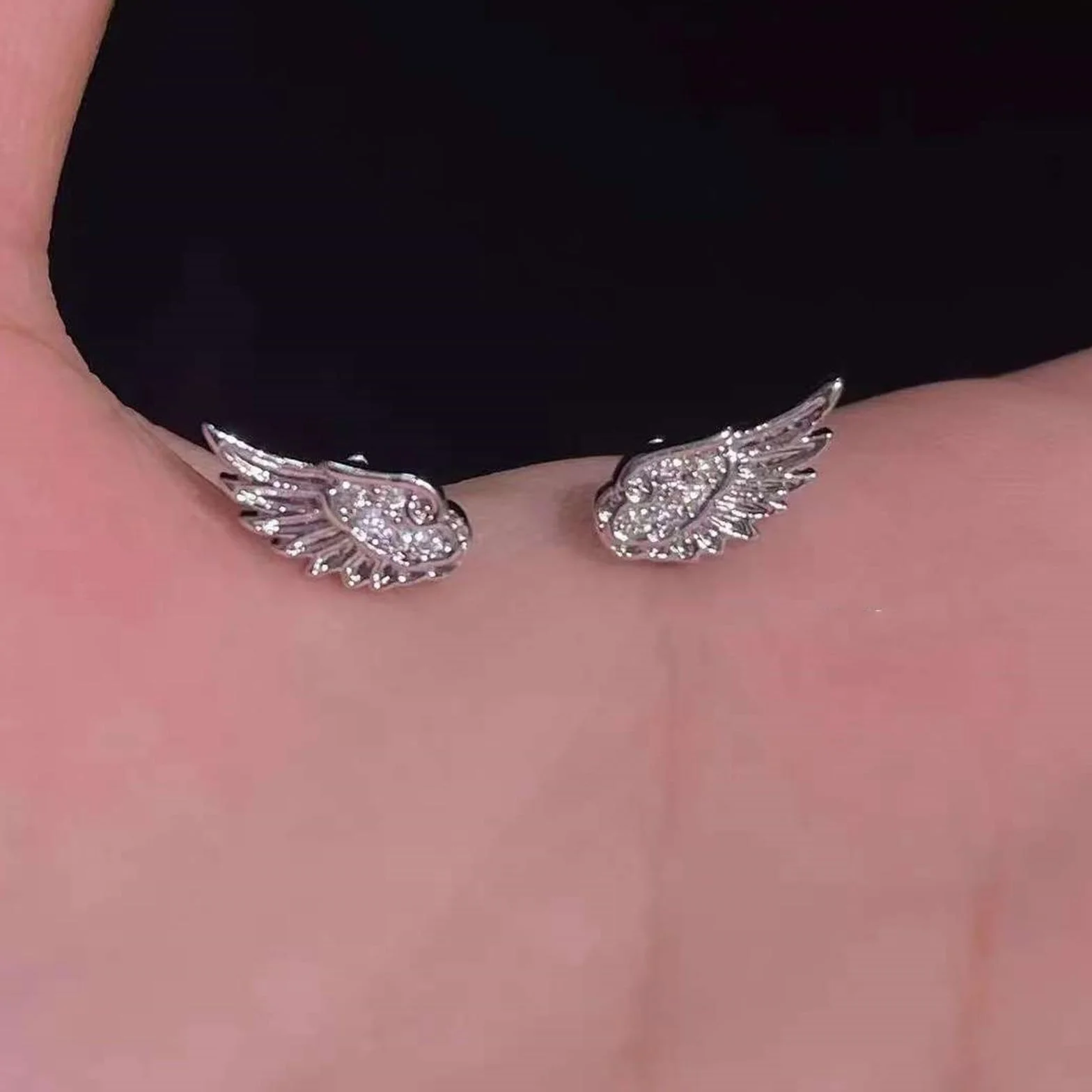 Comfort Fit Skrzydła Tematyczne Szpilki Do Chrząstki Stopu Przenośne Wzory Długotrwałe Noszenie Dla Jej Stylu Unikalne Skrzydło Ear Cuff
