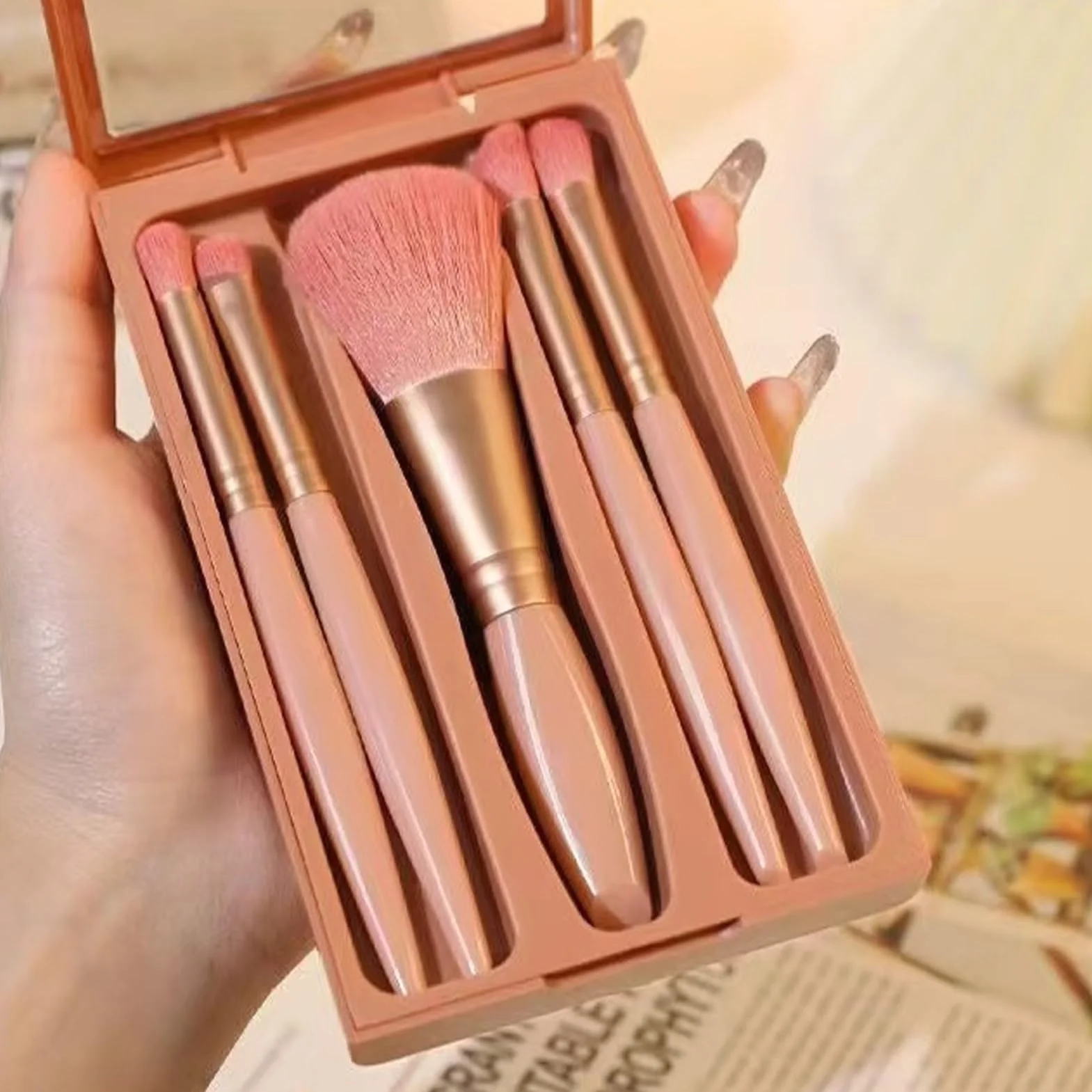 Easy to Clean Makeup Brush - Make Up Brushes Set, Makeup Brushes with Case and Mirror, Eyeshadow Blending with Protective Carry Case, Cosmetic Brush Kit, Eye Applicator for Face Contouring Blending