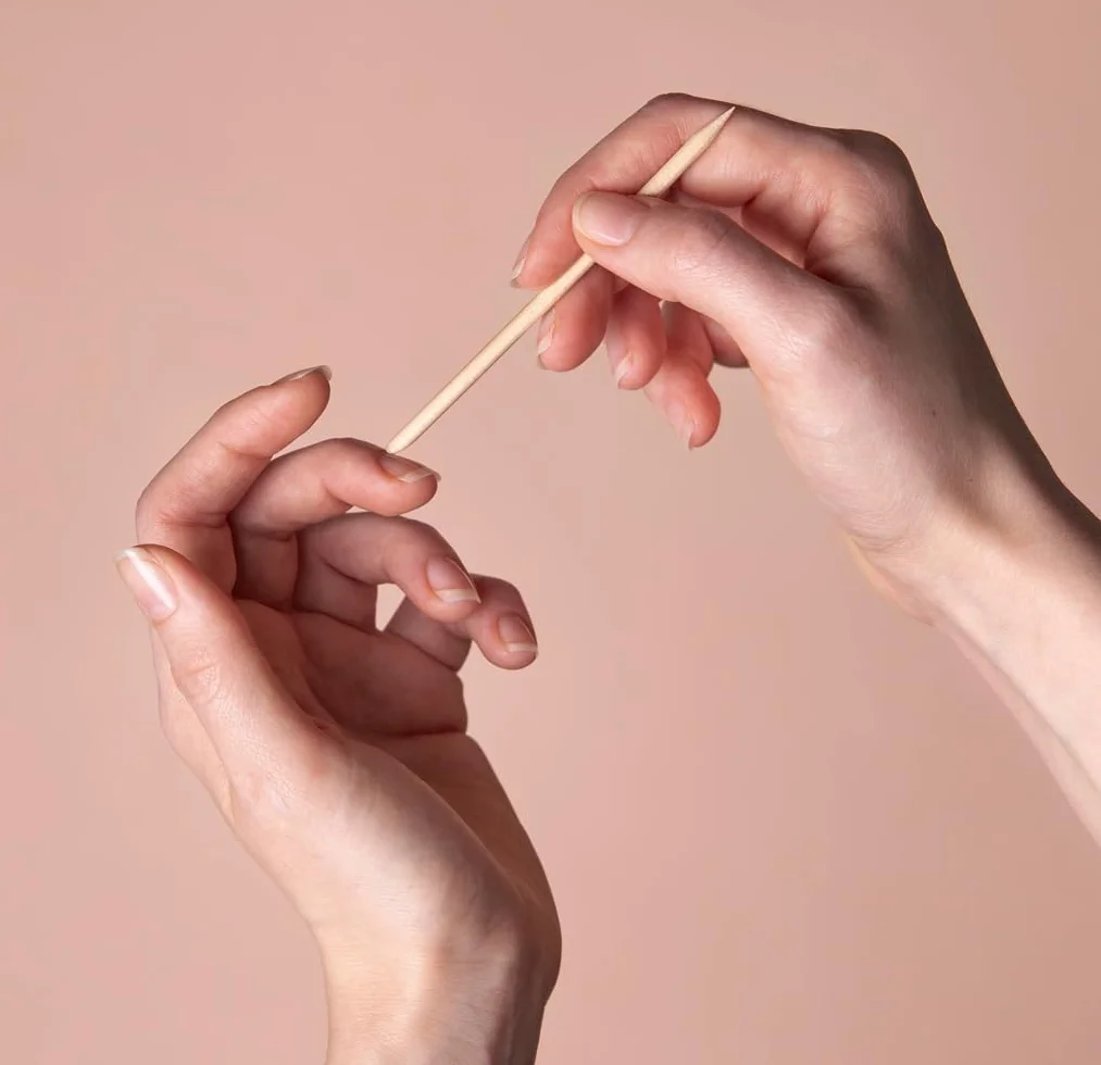 ECO Drewniane Patyczki do Manicure i Skórek – 100 sztuk | Patyczki Kosmetyczne z Naturalnego Drewna | Akcesoria do Paznokci i Skórek | Jednorazowe Patyczki do Użytku Profesjonalnego i Domowego