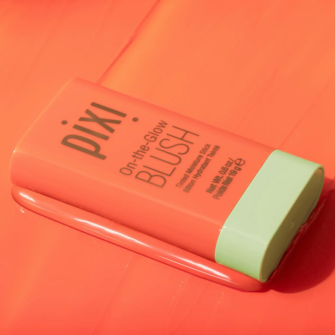 Pixi On-The-Glow Blush - soczysty, nawilżający, przyciemniany, wilgotny rumieniec w sztyfcie z żeń-szeniem, aloesem i ekstraktami owocowymi, na policzki i usta, 19 g, 17 g, bez parabenów