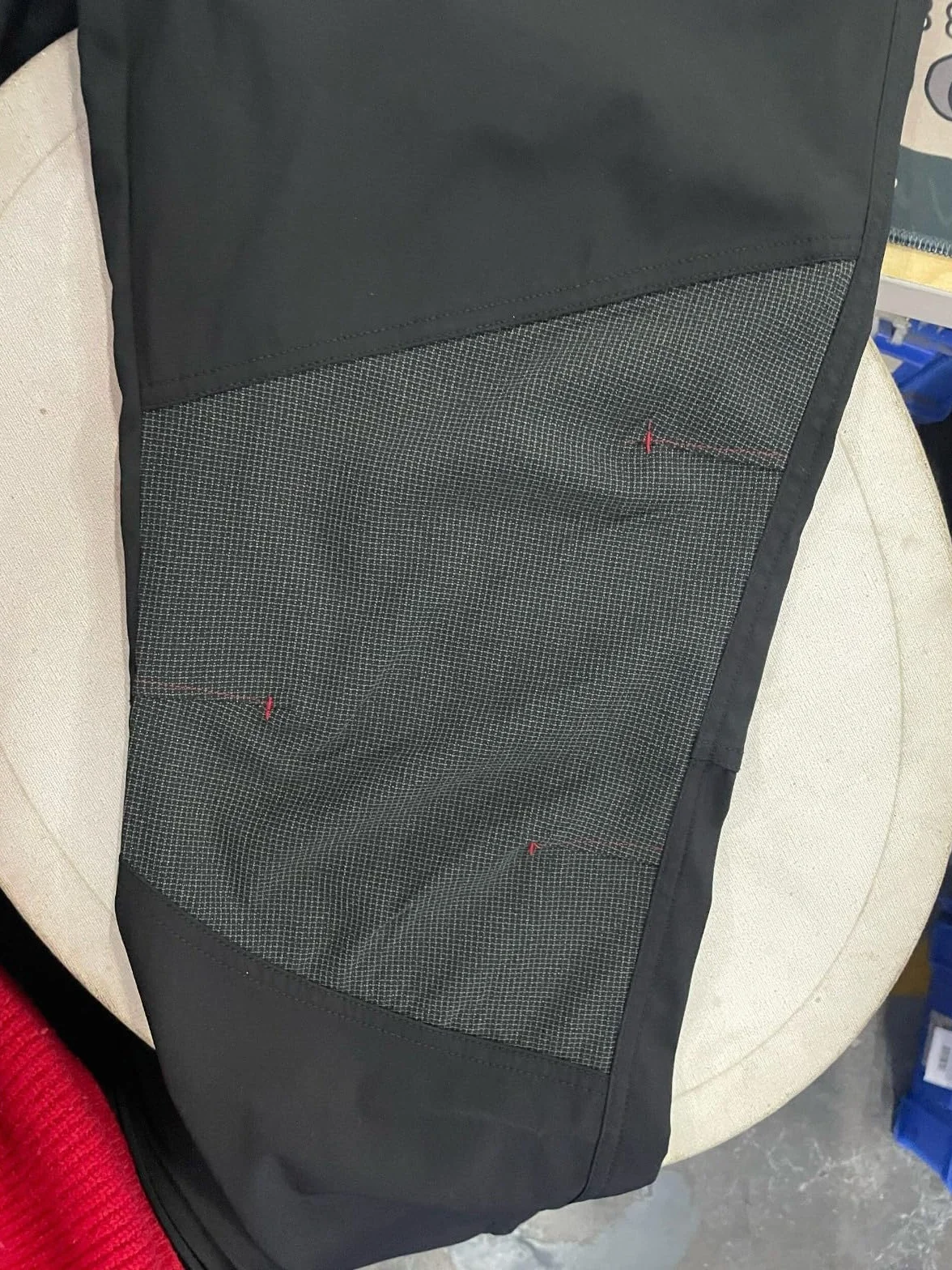 Męskie wodoodporne spodnie narciarskie softshell z podszewką polarową, pogrubione wyściełane spodnie snowboardowe z kieszeniami na zamek błyskawiczny do wędrówek na świeżym powietrzu i jazdy na