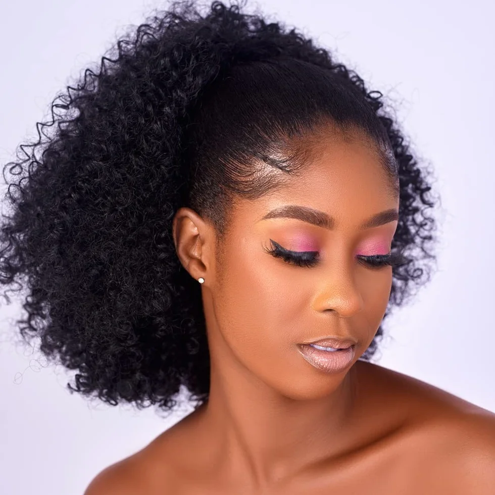 Syntetyczny kucyk typu Afro Puff, kręcony, z ściągaczem i dwoma klipsami, krótkie włosy typu kinky curly, doczepiany kok dla czarnoskórych kobiet, kolor 1B