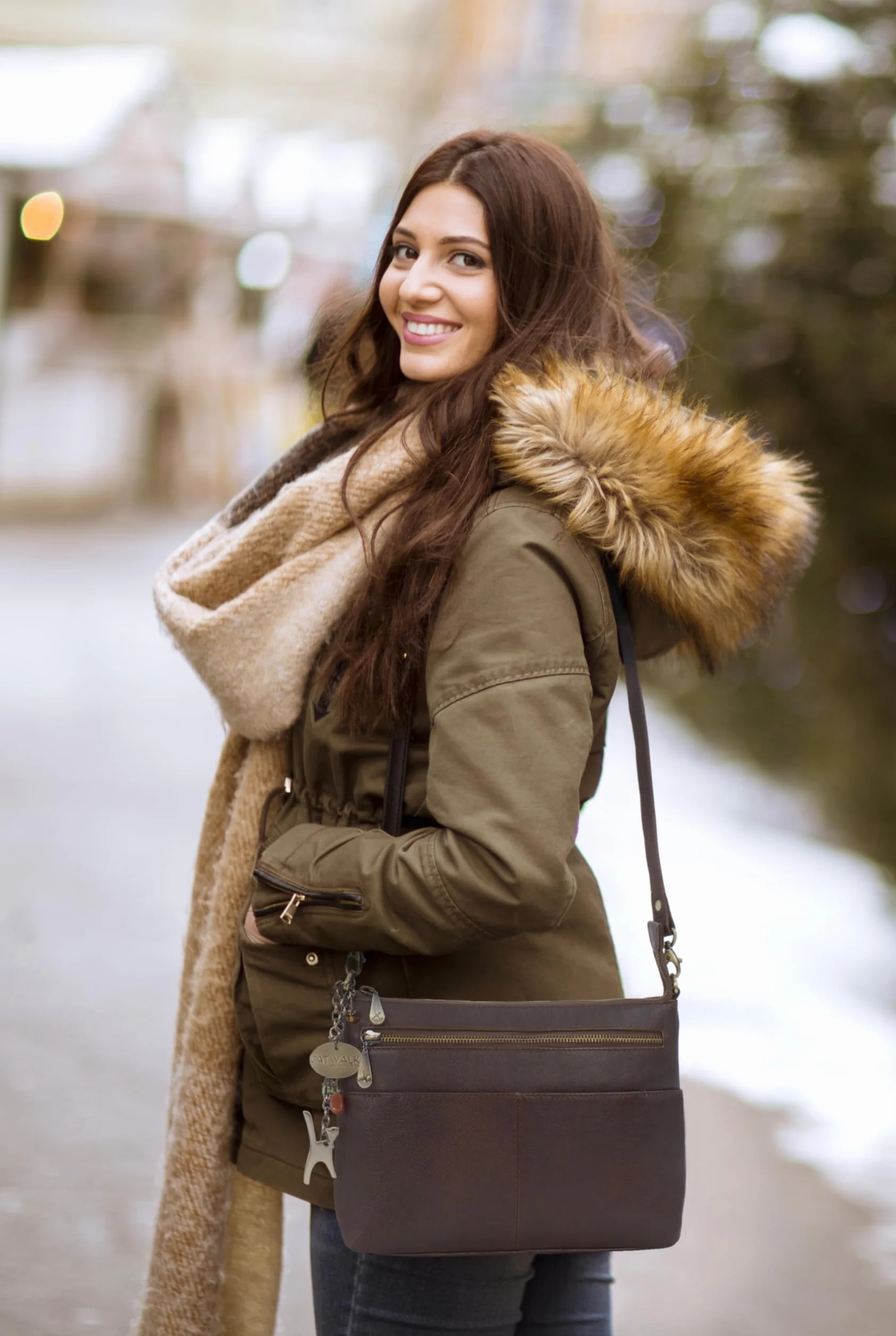 Catwalk Collection Handbags - Skórzana Torebka Crossbody dla Kobiet - Średnia Damska Torba na Ramię - Długi Odpinany Regulowany Pasek - Jenny