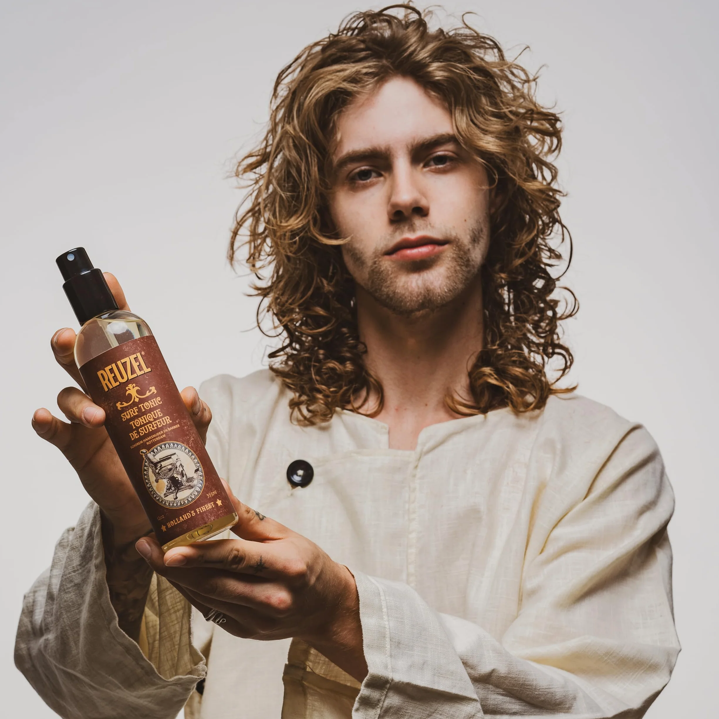 Reuzel Surf Tonic Hairlakier 355 ml - Bezzapachowy - Dodaje przyczepności, tekstury i objętości