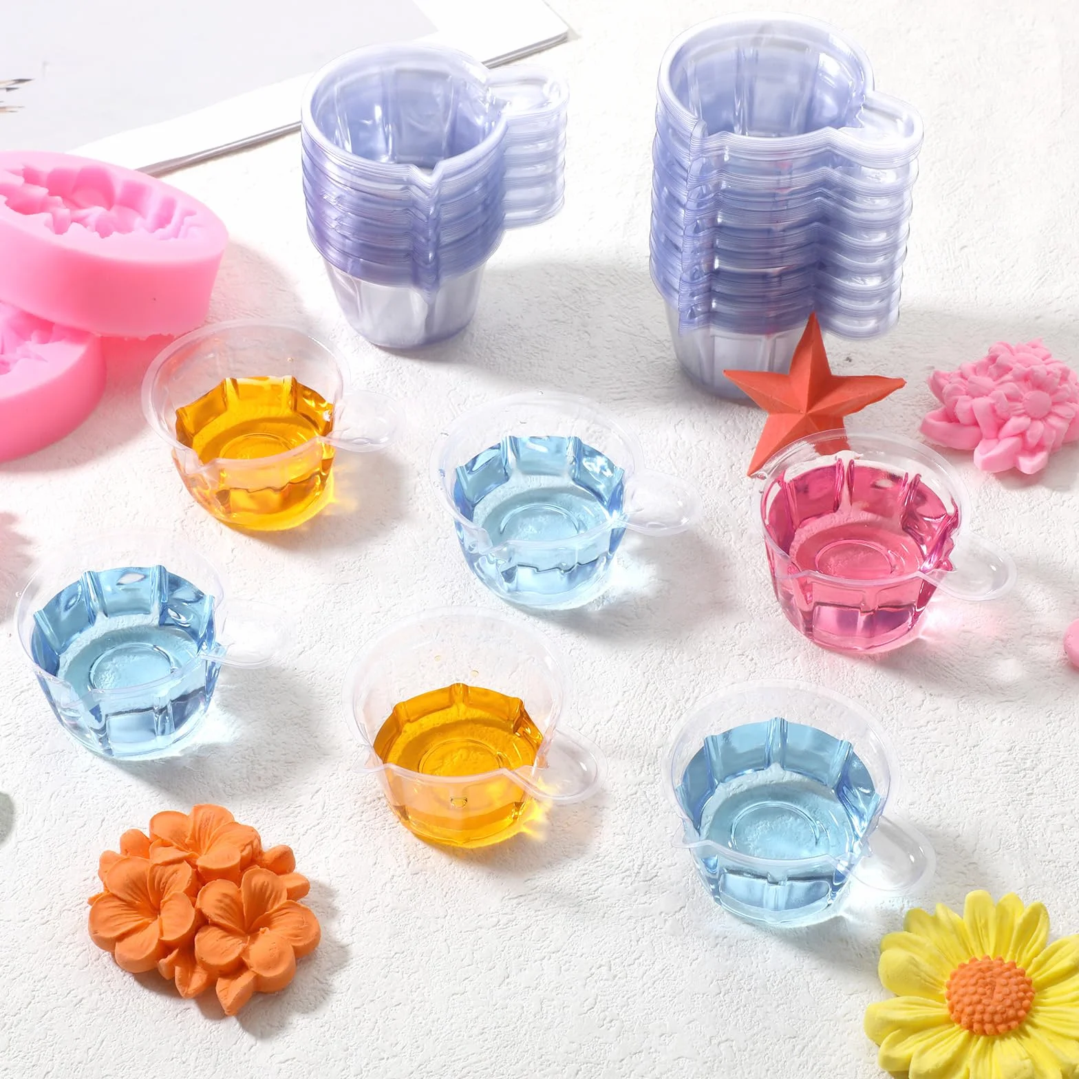 150 sztuk kubków z miarką, jednorazowe, plastikowe, do mieszania, małe przezroczyste kubki z tworzywa sztucznego, kubki do farbowania, DIY, kryształowe, epoksydowe, do mieszania, kolor plamki (40 ml)