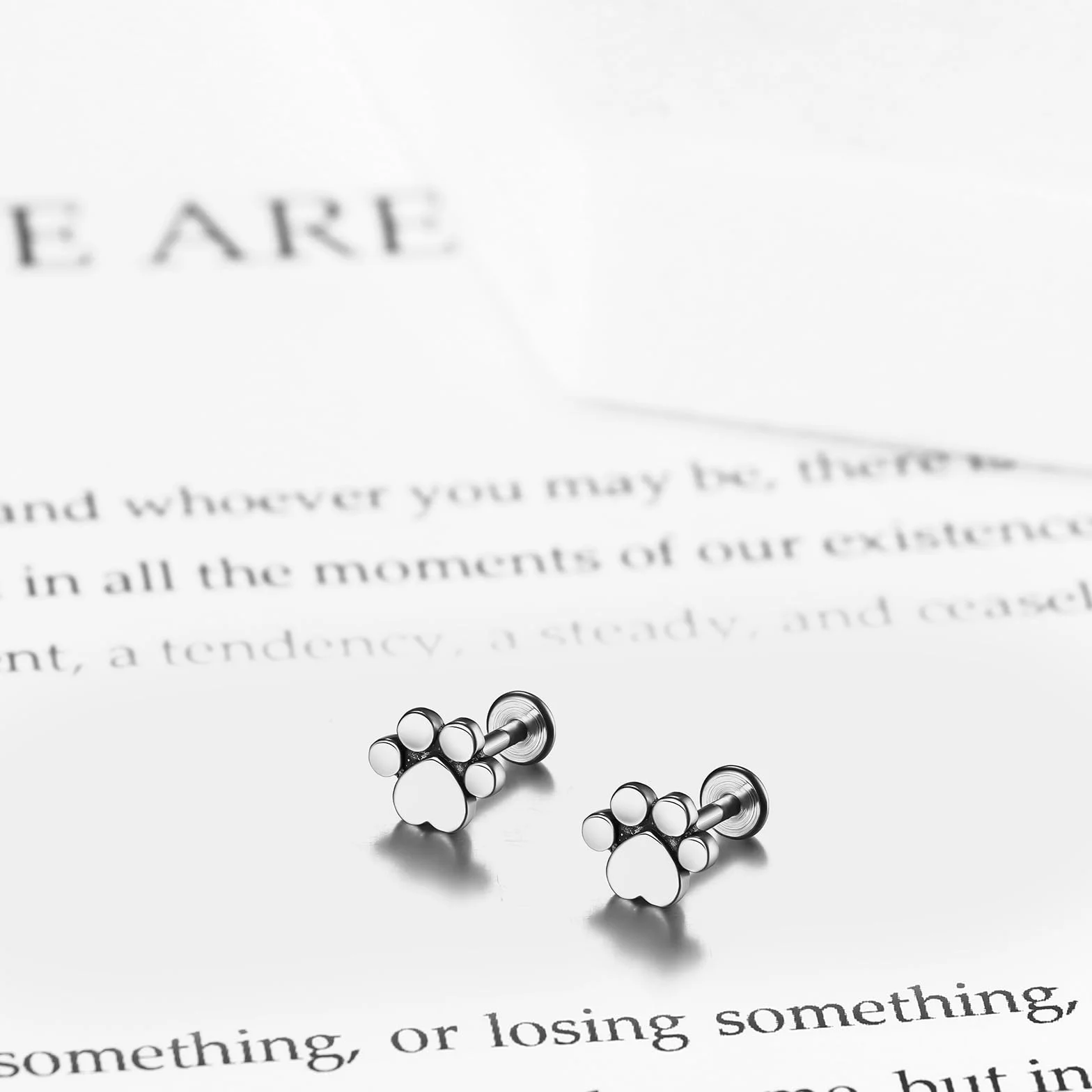 JewelryWe Helix piercing do chrząstki: pies kot łapa odcisk łapy ze stali chirurgicznej, tragus, piercing do ucha, wkręt, małe kolczyki typu barbell conch, labret, biżuteria, srebrne, damskie, Stal