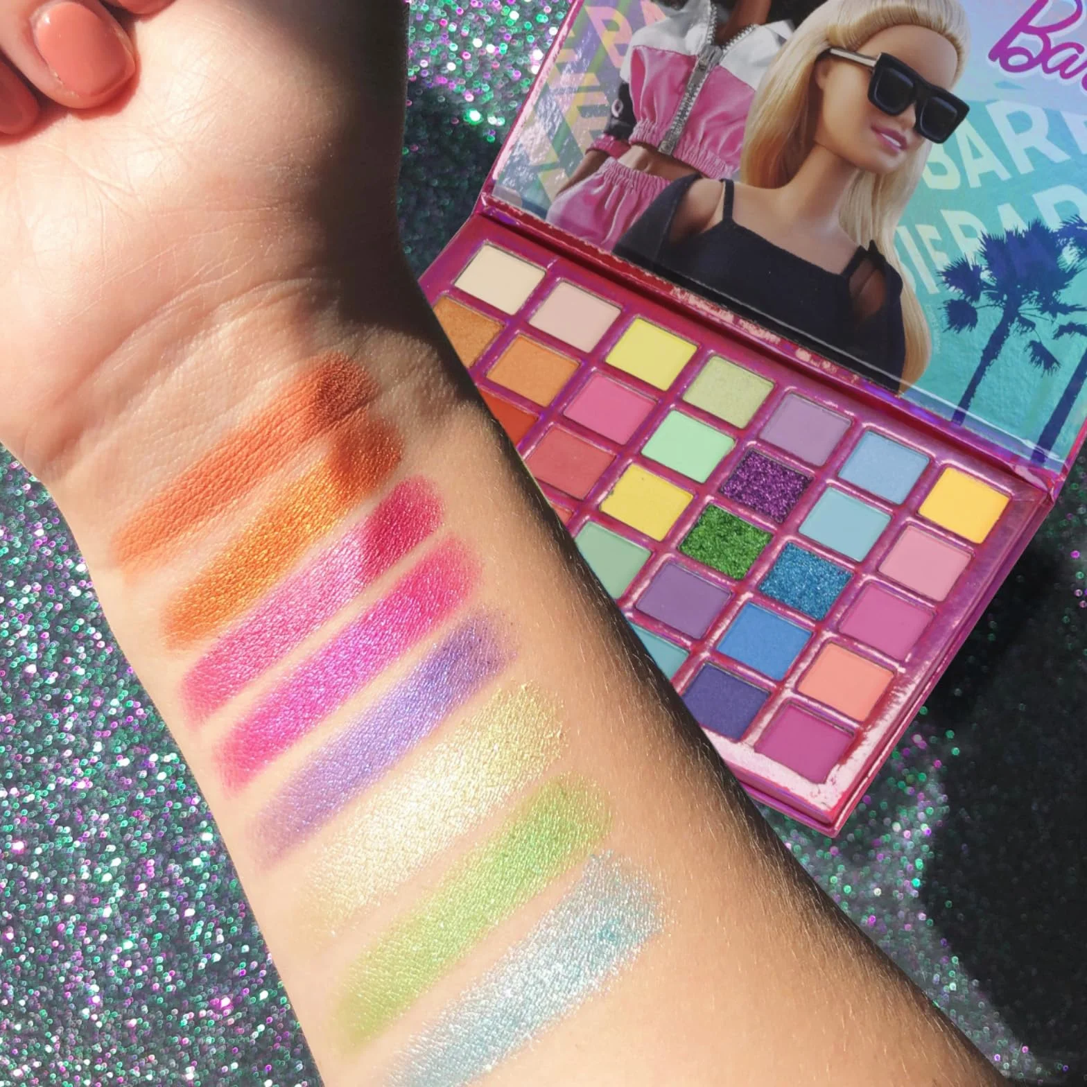 Barbie Paleta Cieni 35 Kolorów z 8 Pędzlami do Makijażu