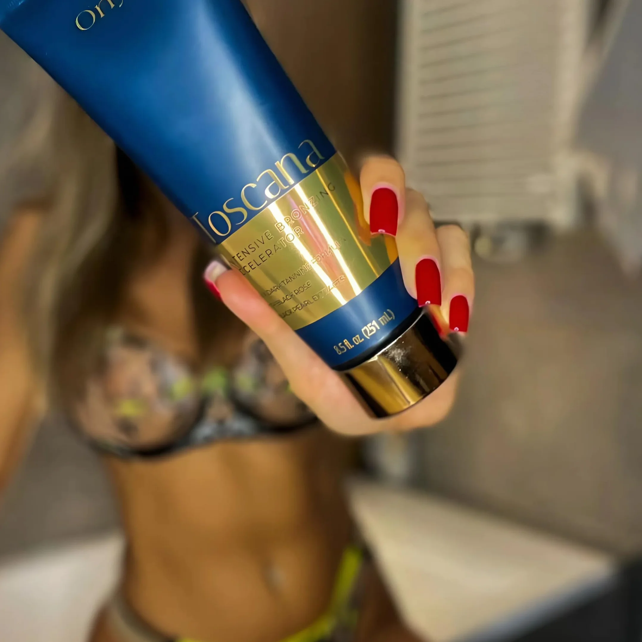 Toscana - balsam do opalania w solarium, krem przyspieszający opalanie oraz brązujący skórę, biały bronzer z formułą odżywczych olejów, efekt ciemnej opalenizny bez plam i smug