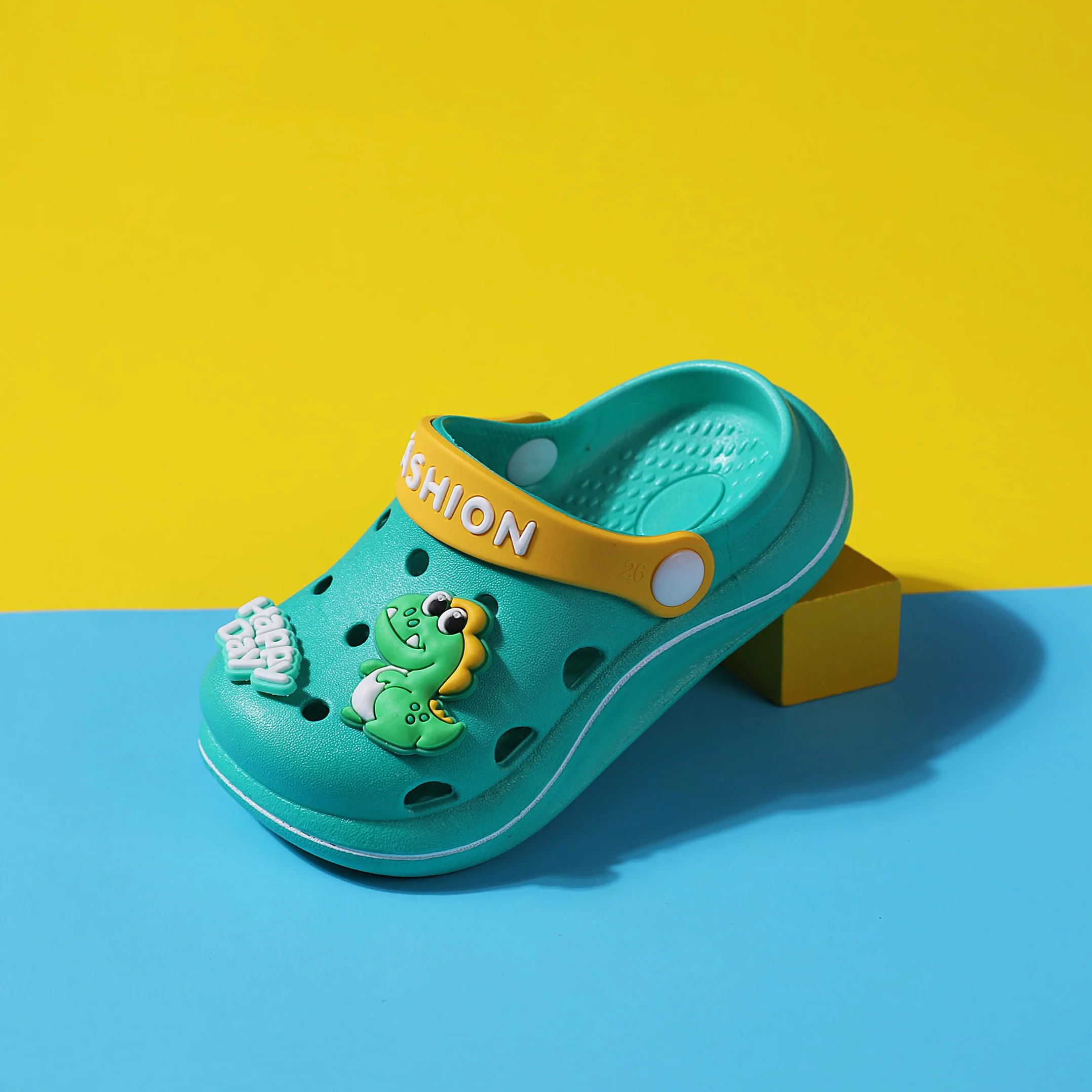 Chodaki Unisex buty ogrodowe dziecięce buty ogrodowe przytulne kapcie na lato antypoślizgowe kapcie z kreskówkową