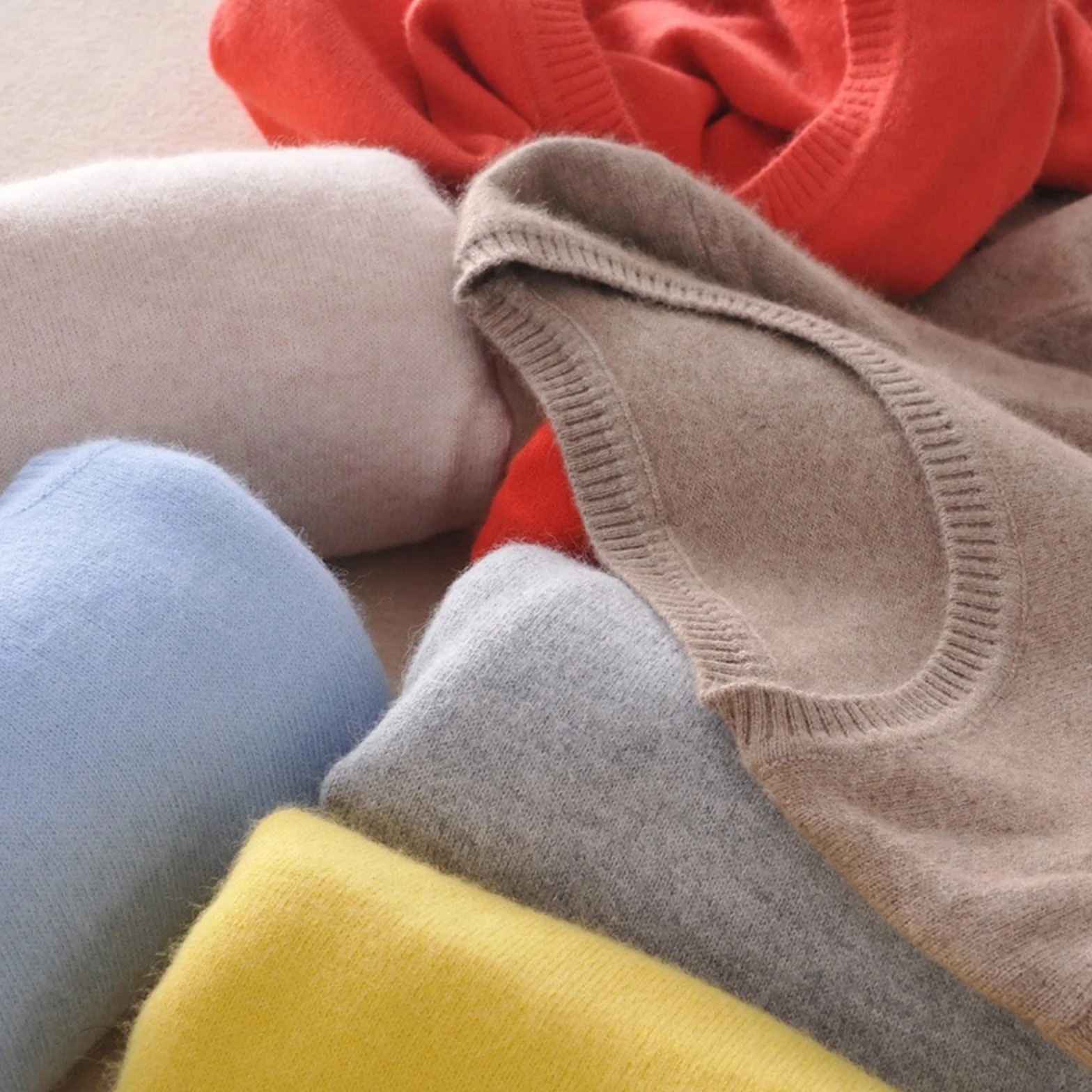 Damskie wełniane swetry z golfem 2024 jesień zima klasyczny raglanowy sweter z długim rękawem ciepły sweter topy kaszmirowe swetry damskie plus size luźny sweter jednolity kolor koszula, Czerwony-c, M