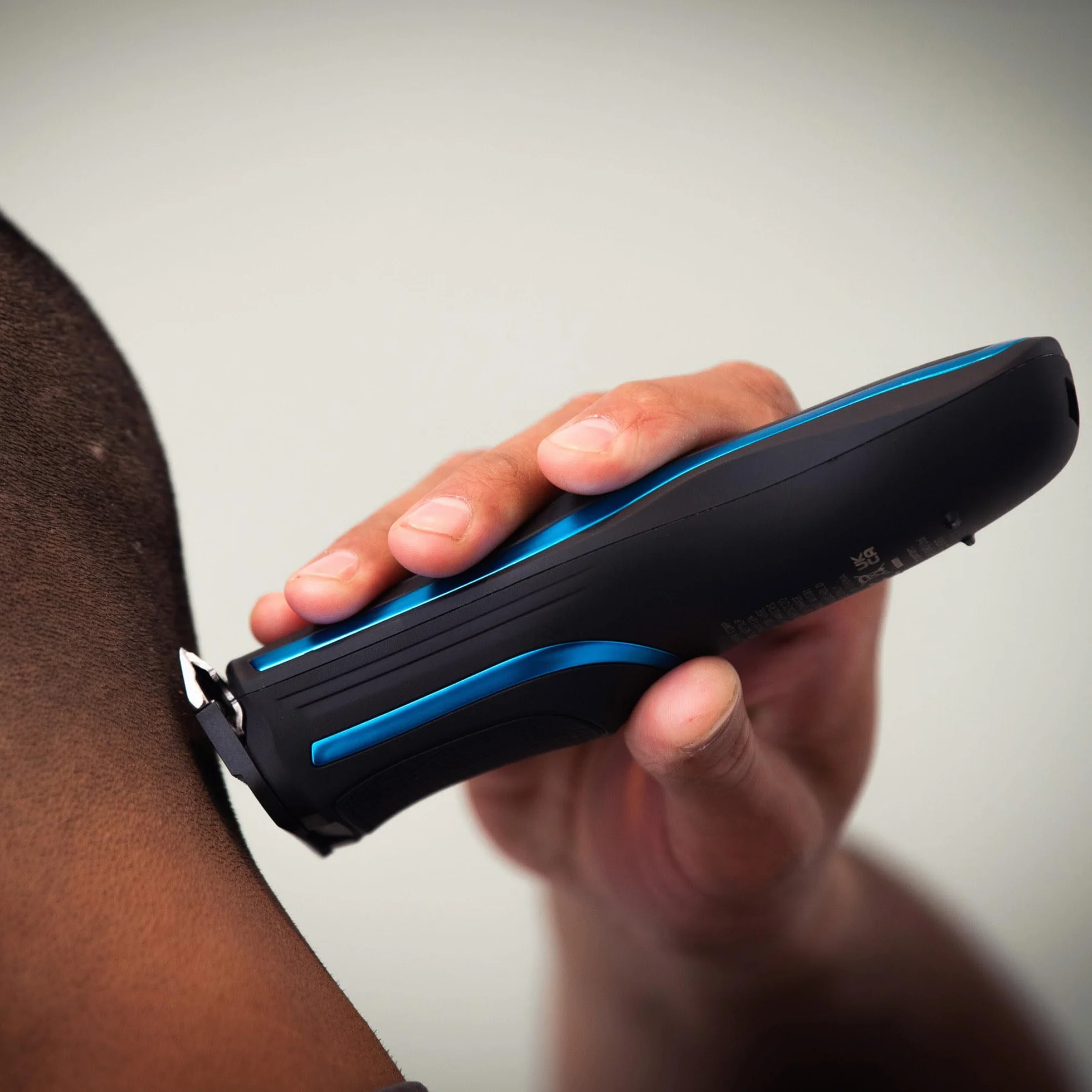 WAHL Self Clip 360 bezprzewodowa maszynka do strzyżenia włosów czarna 10 nasadek USB