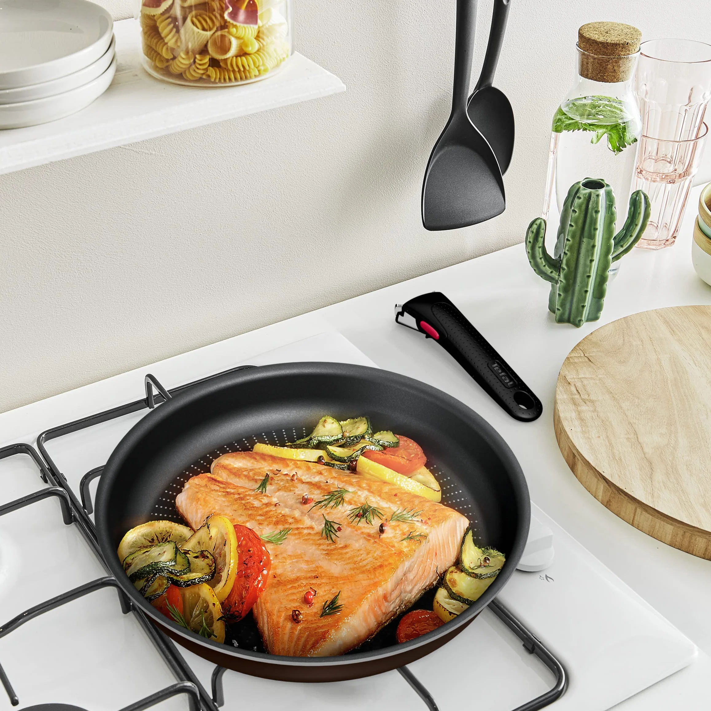 Tefal L15891 Ingenio XL Force 3-częściowy zestaw patelni | 24/28 cm + 1 zdejmowany uchwyt | uszczelnienie nieprzywierające | wskaźnik temperatury | Czarny