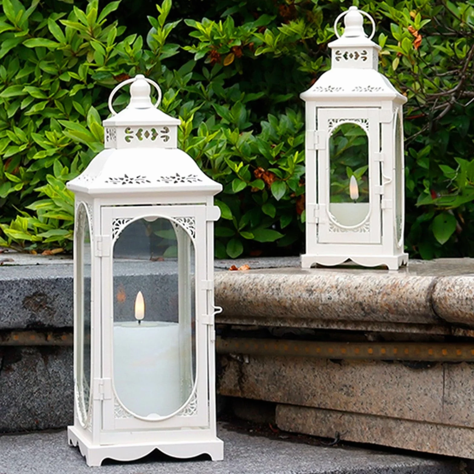 Zestaw 2 lampionów ogrodowych, latarnie dekoracyjne, do użytku na zewnątrz i wewnątrz, na balkon i do ogrodu, w stylu retro, dekoracja mieszkania, Boże Narodzenie, Halloween, świecznik (biały)