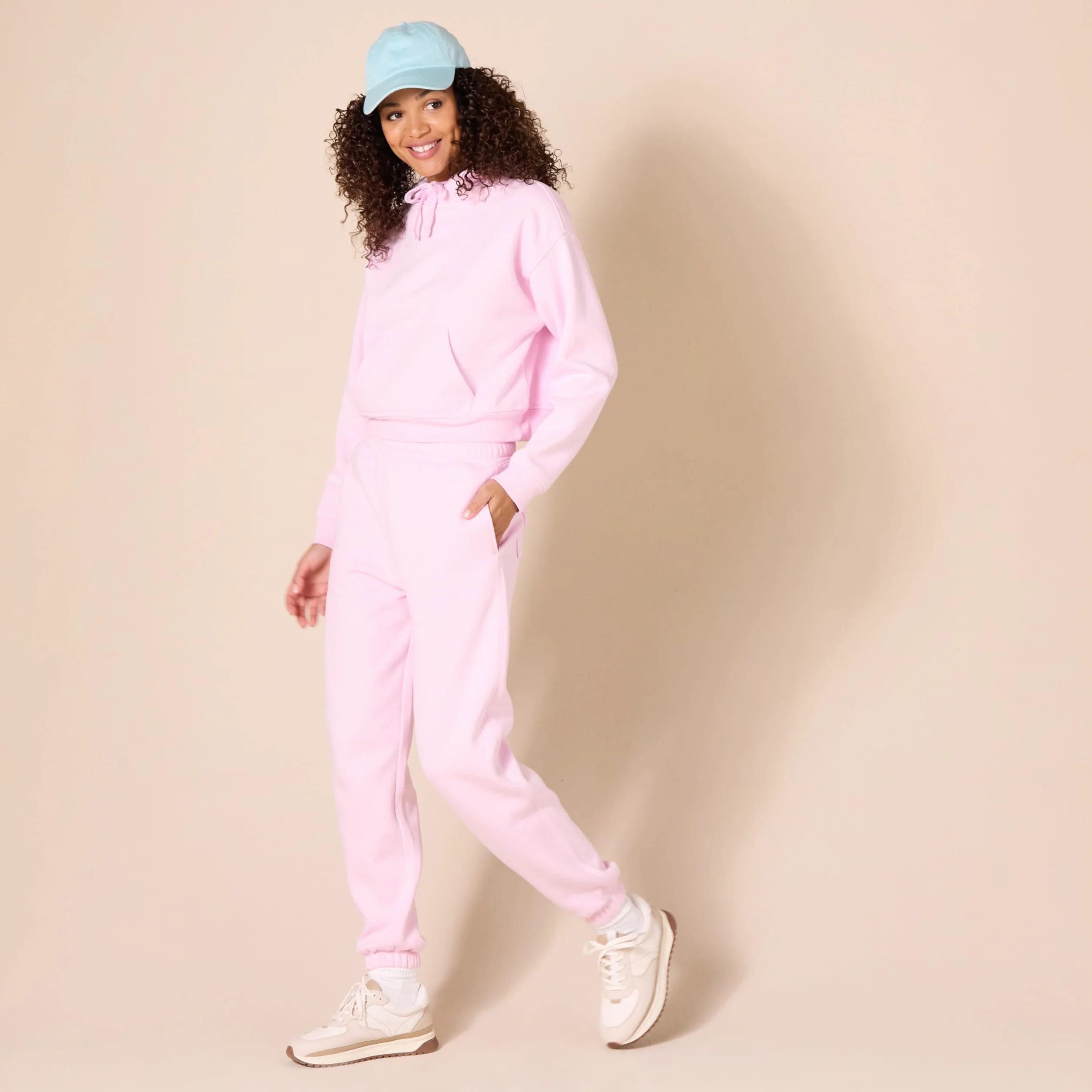 Amazon Essentials Kobiety Relaxed Jogger (dostępne w dużych rozmiarach)