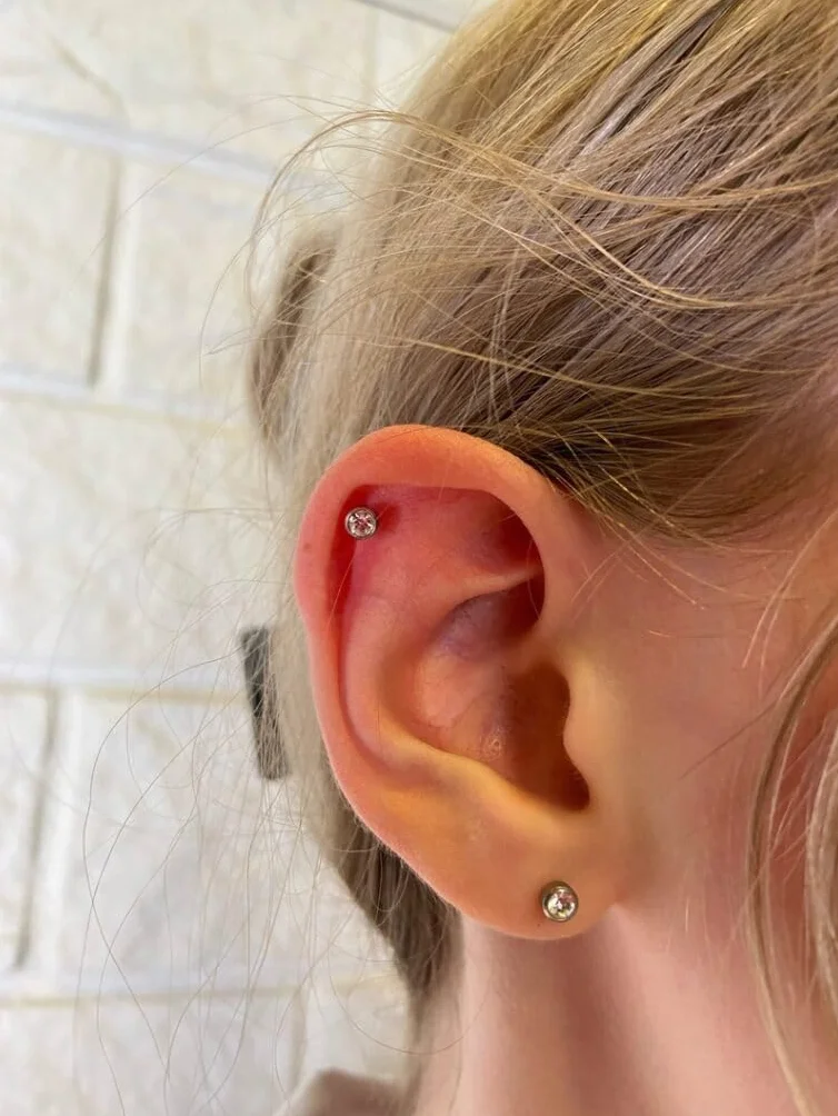 AVYRING Zestaw do przekłuwania uszu 16G ze stali nierdzewnej Tragus Conch Helix automatyczny pistolet