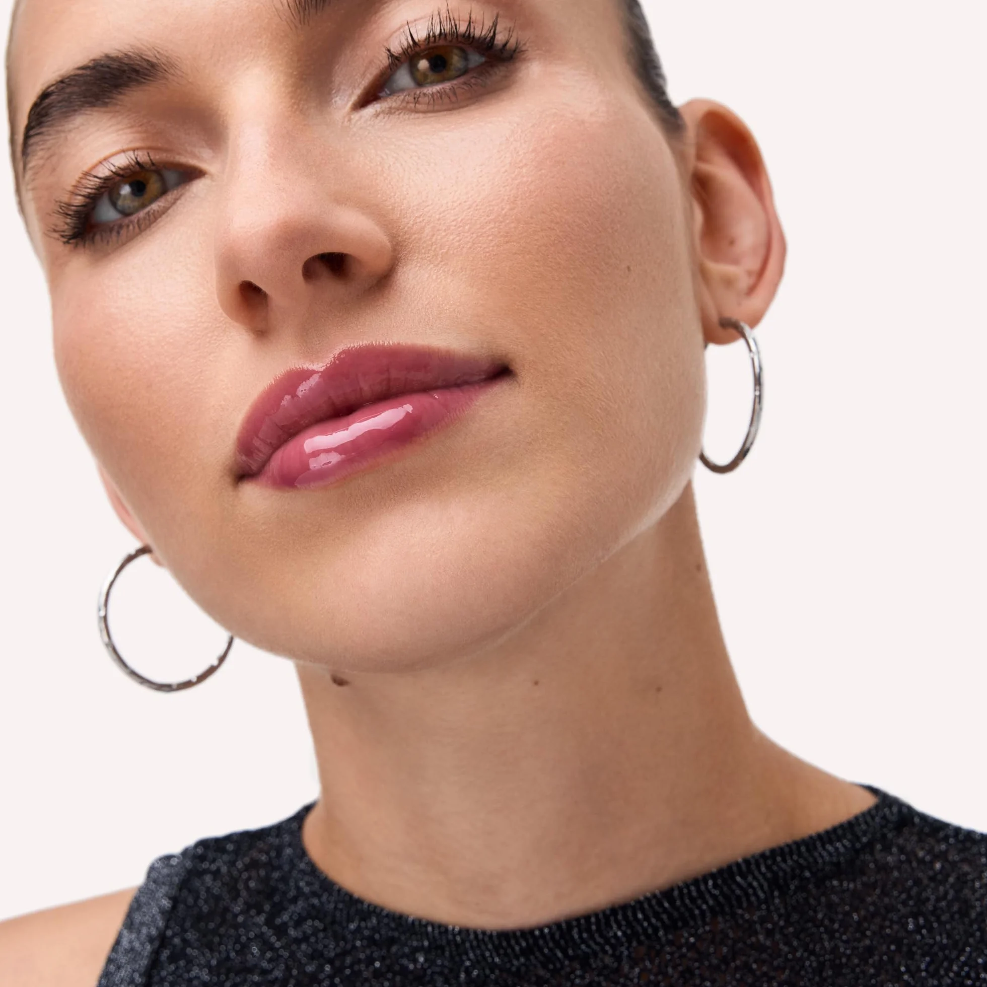 Catrice Lśniący balsam do ust Peptide Bliss Glosyy Lip Balm, nawilżanie, opieka, błyszczący, zroszony (10ml)
