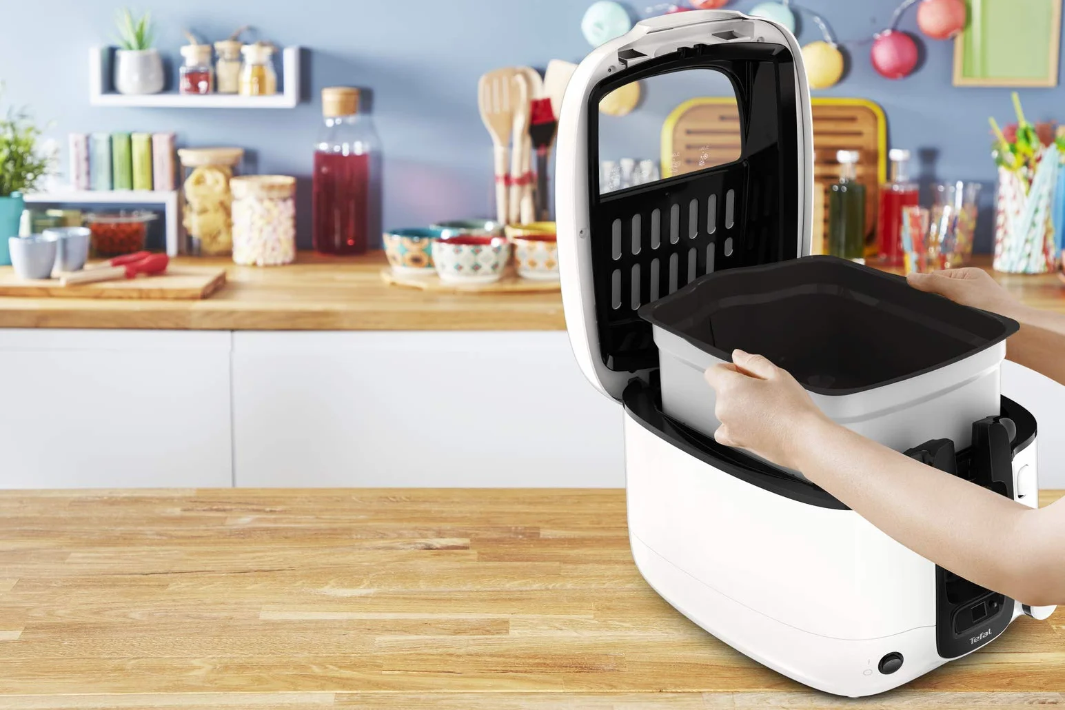 TEFAL FR3140 Super Uno Frytkownica, 1800W, pojemność 2,2L, filtr przeciwzapachowy, misa z nieprzywierającą powłoką, mycie w zmywarce, cyfrowy timer, okienko podgląd, regulowany termostat, biały/czarny