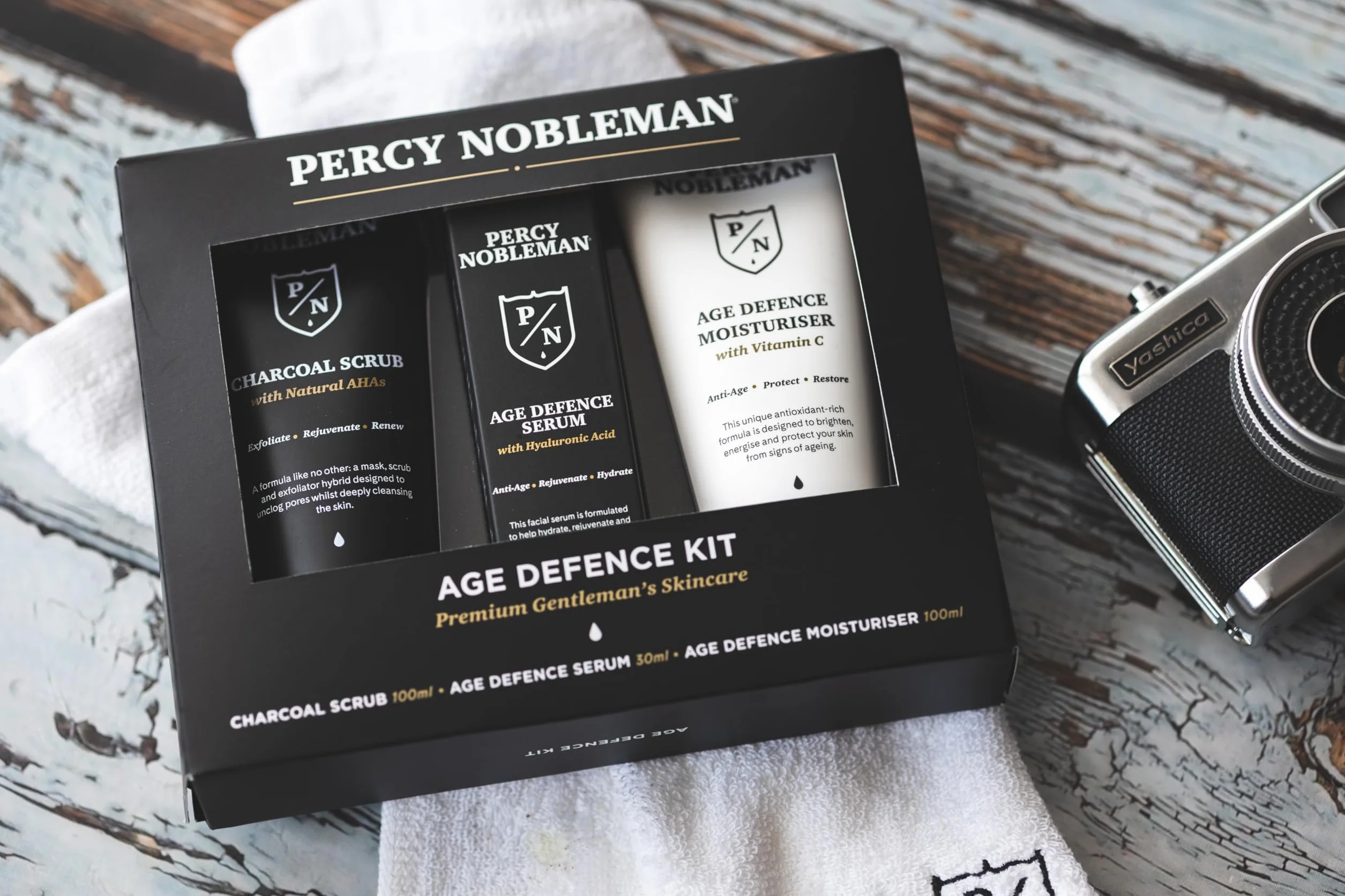 Percy Nobleman Age Defence Kit, zestaw do pielęgnacji skóry dla mężczyzn z węglem drzewnym peeling do twarzy (naturalny AHA), ultranawilżające serum do twarzy (z kwasem hialuronowym) i kremem